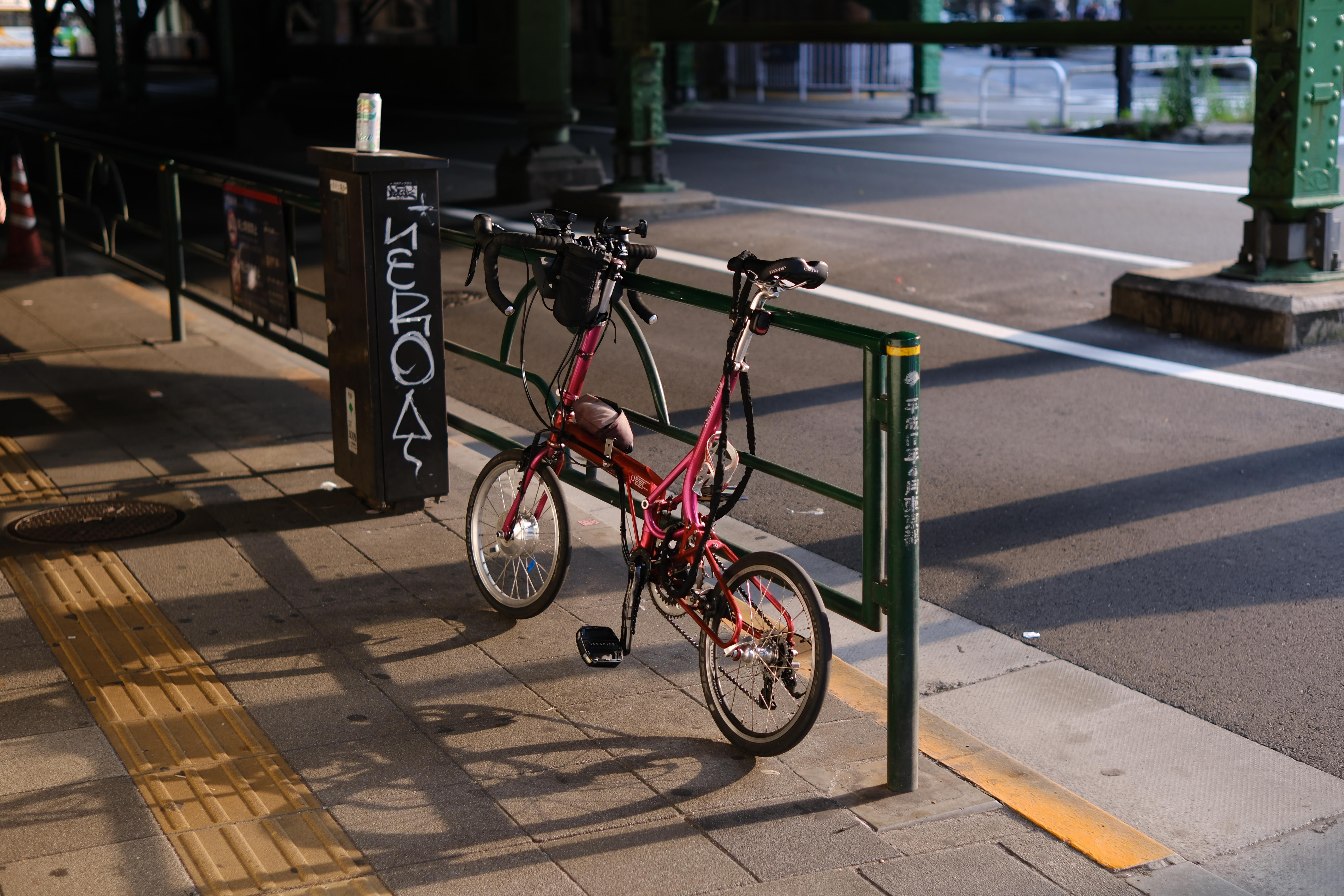 富士フイルム X-H2S／SIRUI Sniper 33mm F1.2／33mm（49.5mm相当）／絞り優先AE（1/400秒、F1.8、−0.7EV）／ISO 160