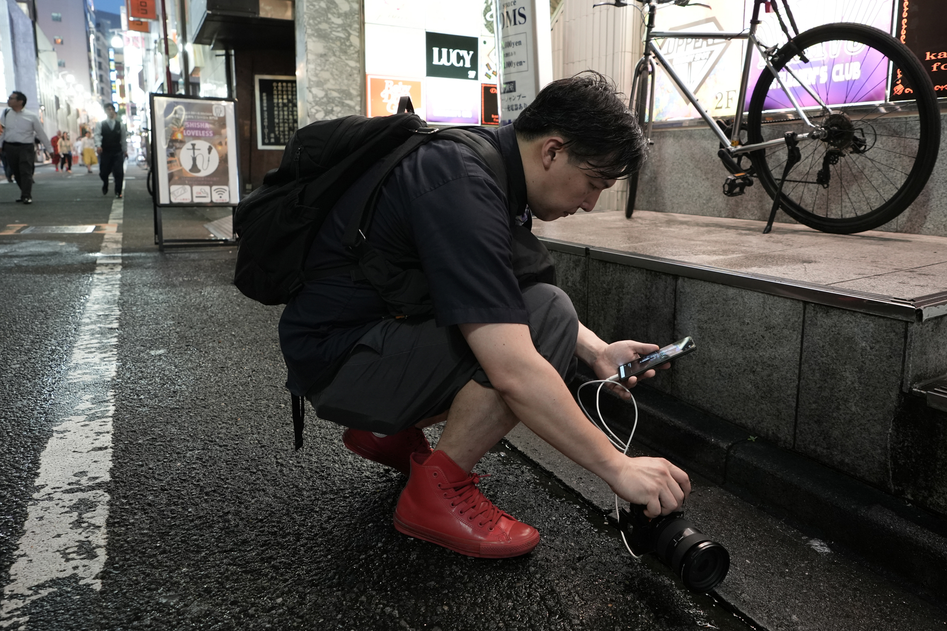 スマートフォンと無線ではなく有線で接続することも。レスポンスが良くなり、表示フレームレートも上がってスムーズな表示になる