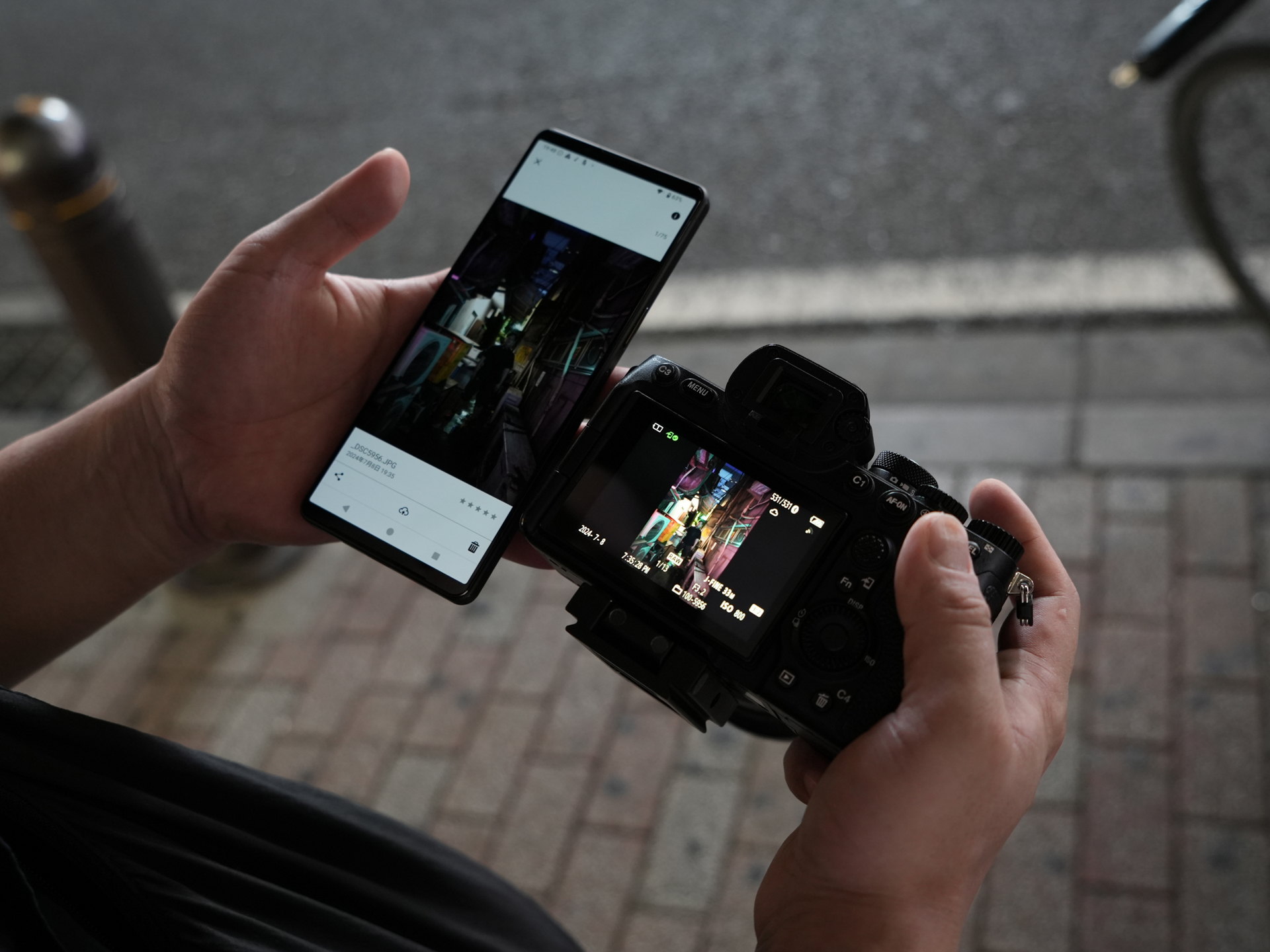 カメラからスマートフォンへ画像を転送