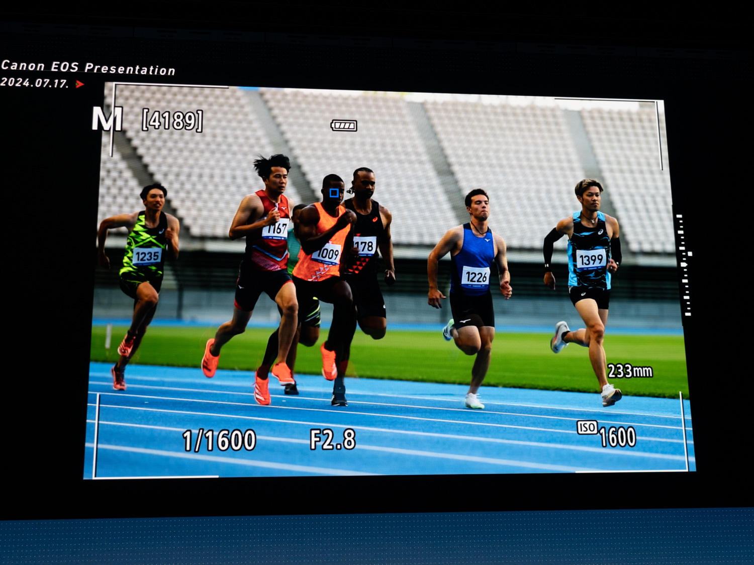 AFでは被写体の掴みや追尾性能、「アクション優先」のトラッキングを設定可能に