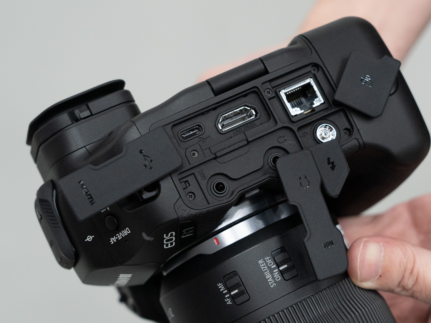 外部インターフェイス。HDMIはType Aとなっている