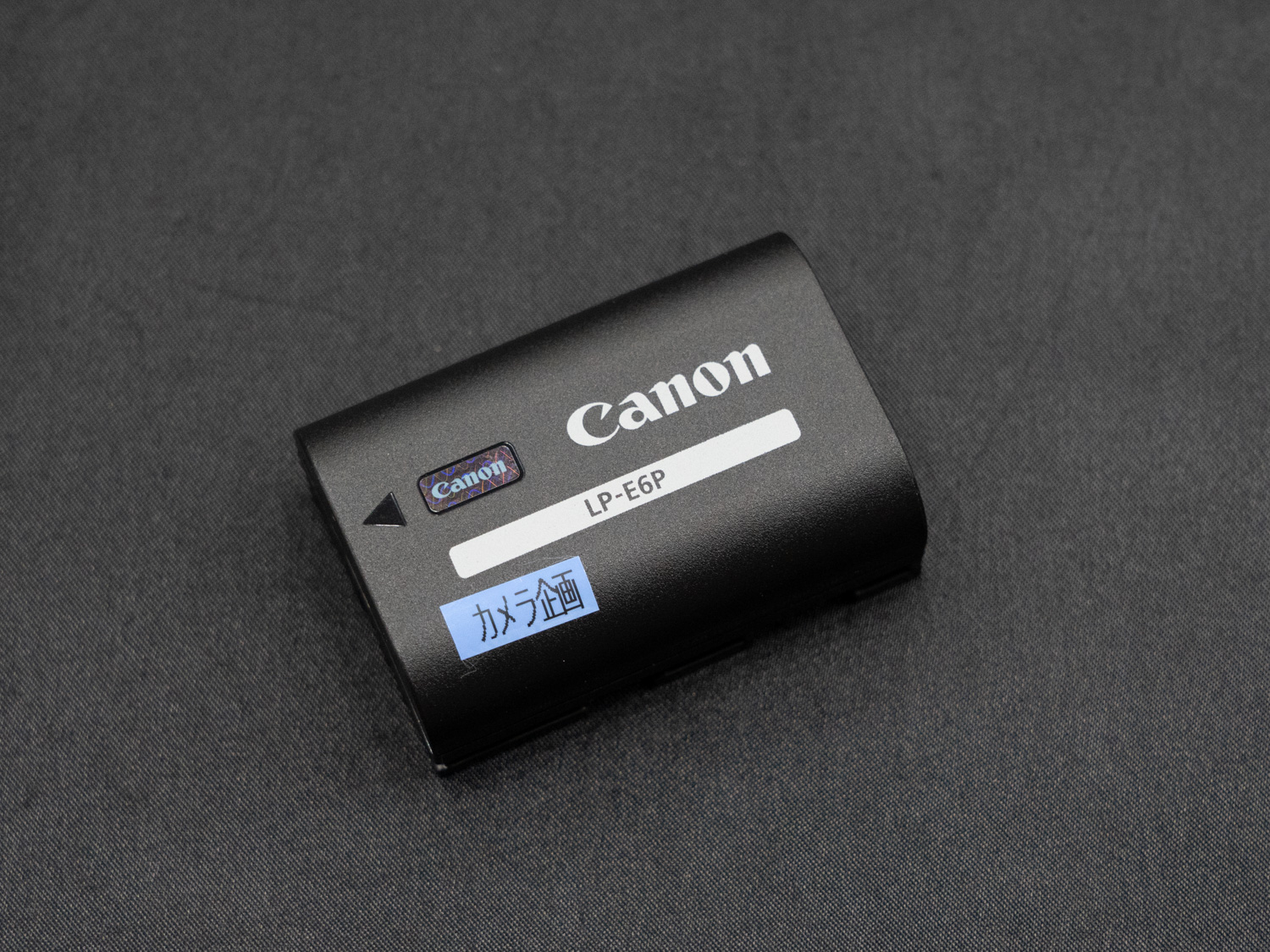 バッテリーは新規の「LP-E6P」