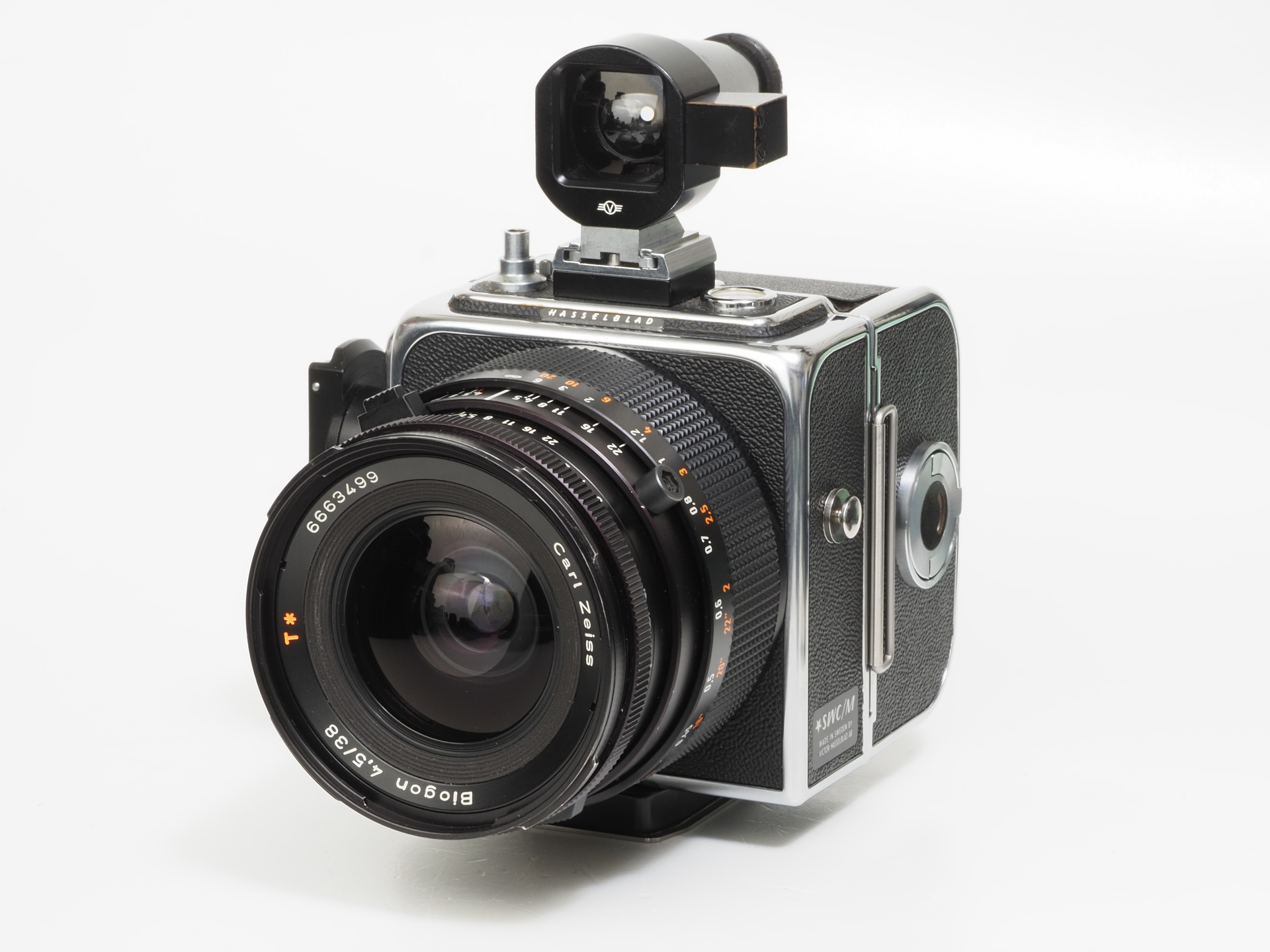 A12フィルムマガジンを装着したSWC/M。フィルムも使えるハイブリットさがいいわけです。筆者は今も時おりフィルム撮影を続けております。