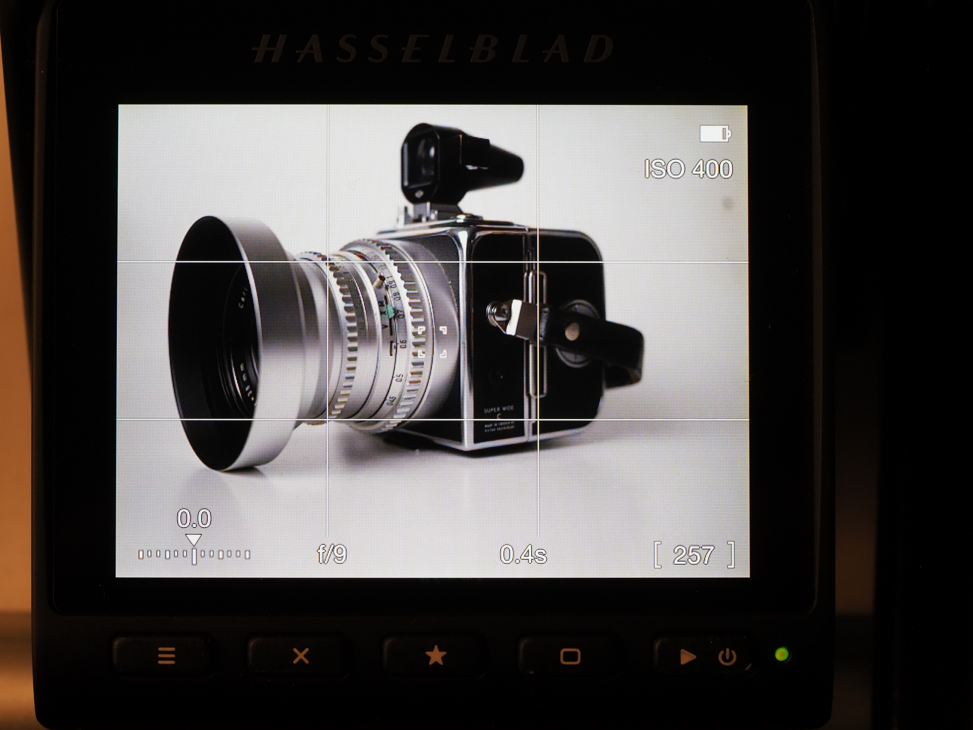 シャッターをT位置に設定してシャッターを開放状態にすれば、ライブビューでのフレーミングやフォーカシングも可能なのですが、面倒なので今回は使いませんでした。