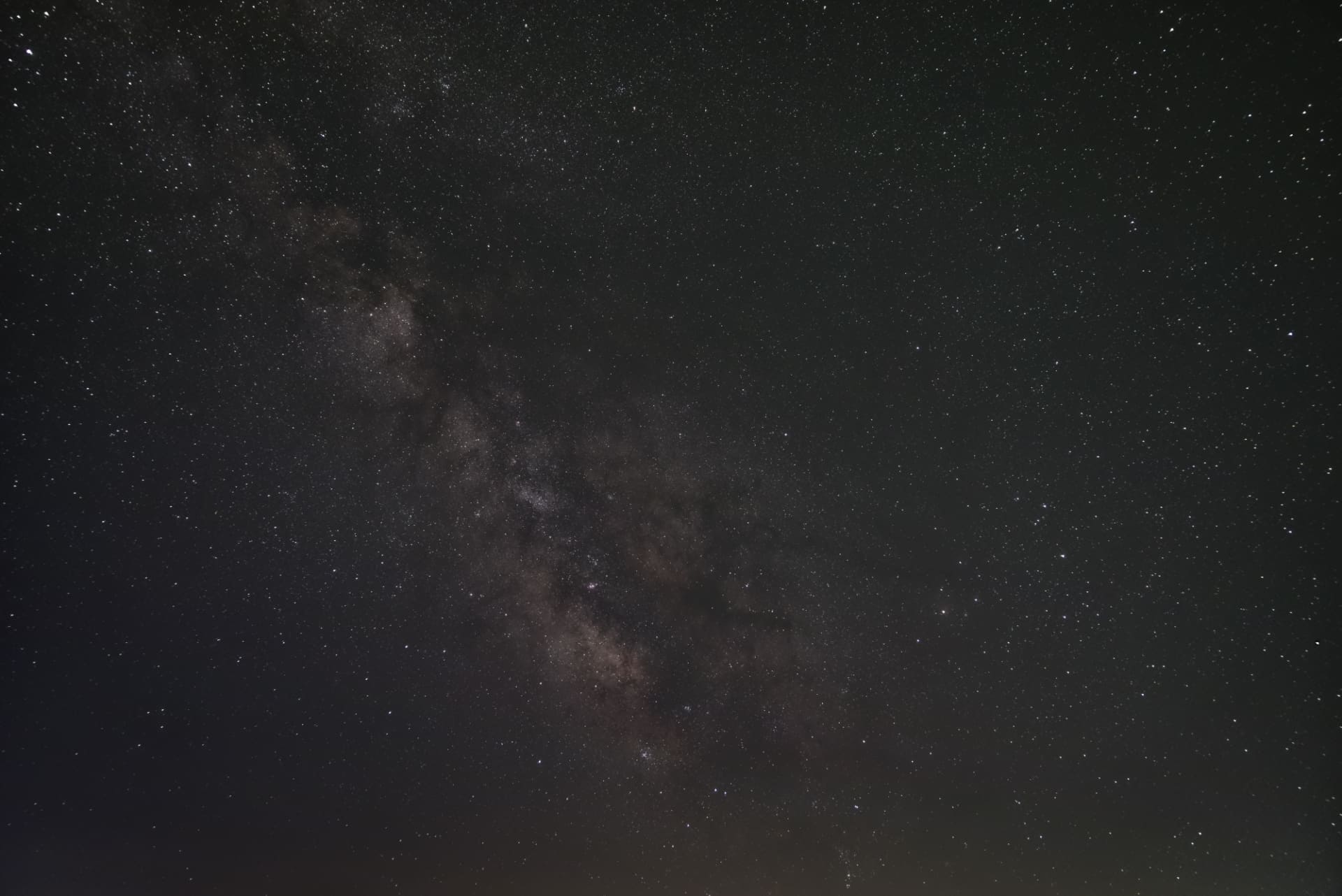 天体画像処理あり<br>シェーディング補正（強度：7、補正位置：1）、被り補正（補正量R：15、補正量G：15、補正量B：13、角度：350°、明部強度：5、被りコントラスト：-2）、背景の暗さ：9、星の明るさ：2、天体明瞭度：2、フリンジ補正（フリンジ色1：マゼンタ、フリンジ色1の強度：2）