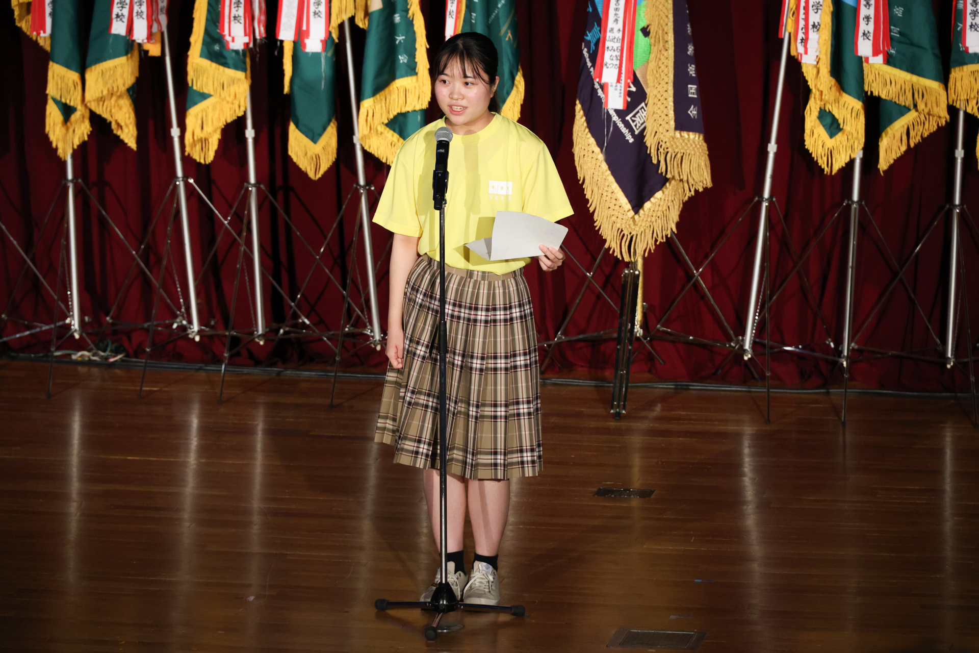 東川高等学校の大泉緩奈さんが、大会の開会を宣言した
