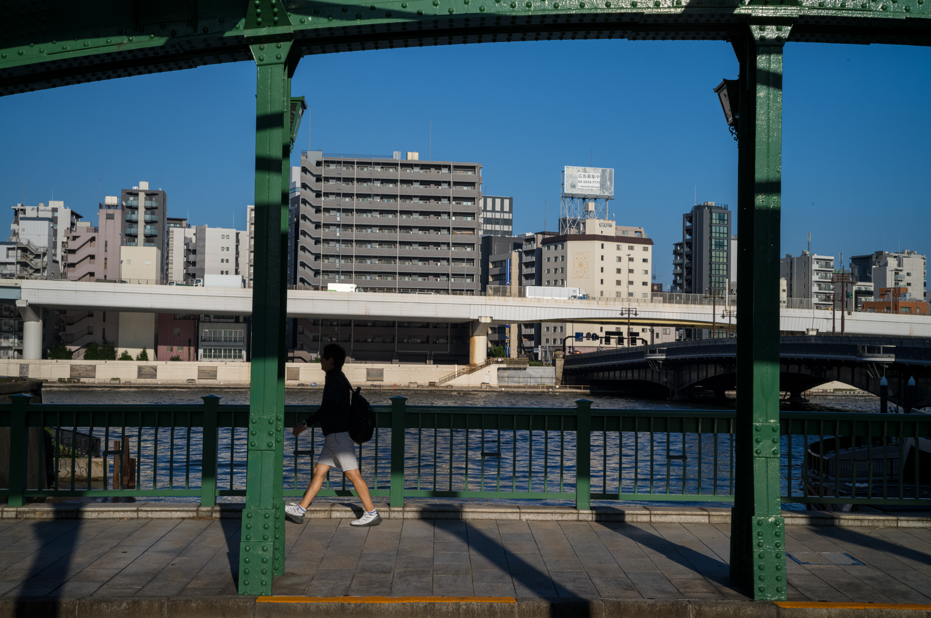 歪曲収差は皆無。心地よい実直な線の描写で、明確に被写体を再現します。<br><span class="fnt-85">ライカM11-P／COLOR-SKOPAR 50mm F2.2 VM／マニュアル露出（1/1,000秒、F13）／ISO 400</span>