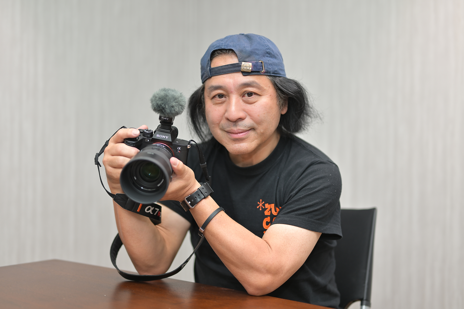 魚住誠一さん。愛用機材は「α7R V+FE 50mm F1.4 GM」