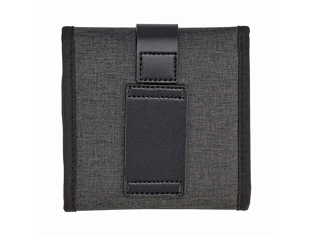 K3に限り背面にループを備える