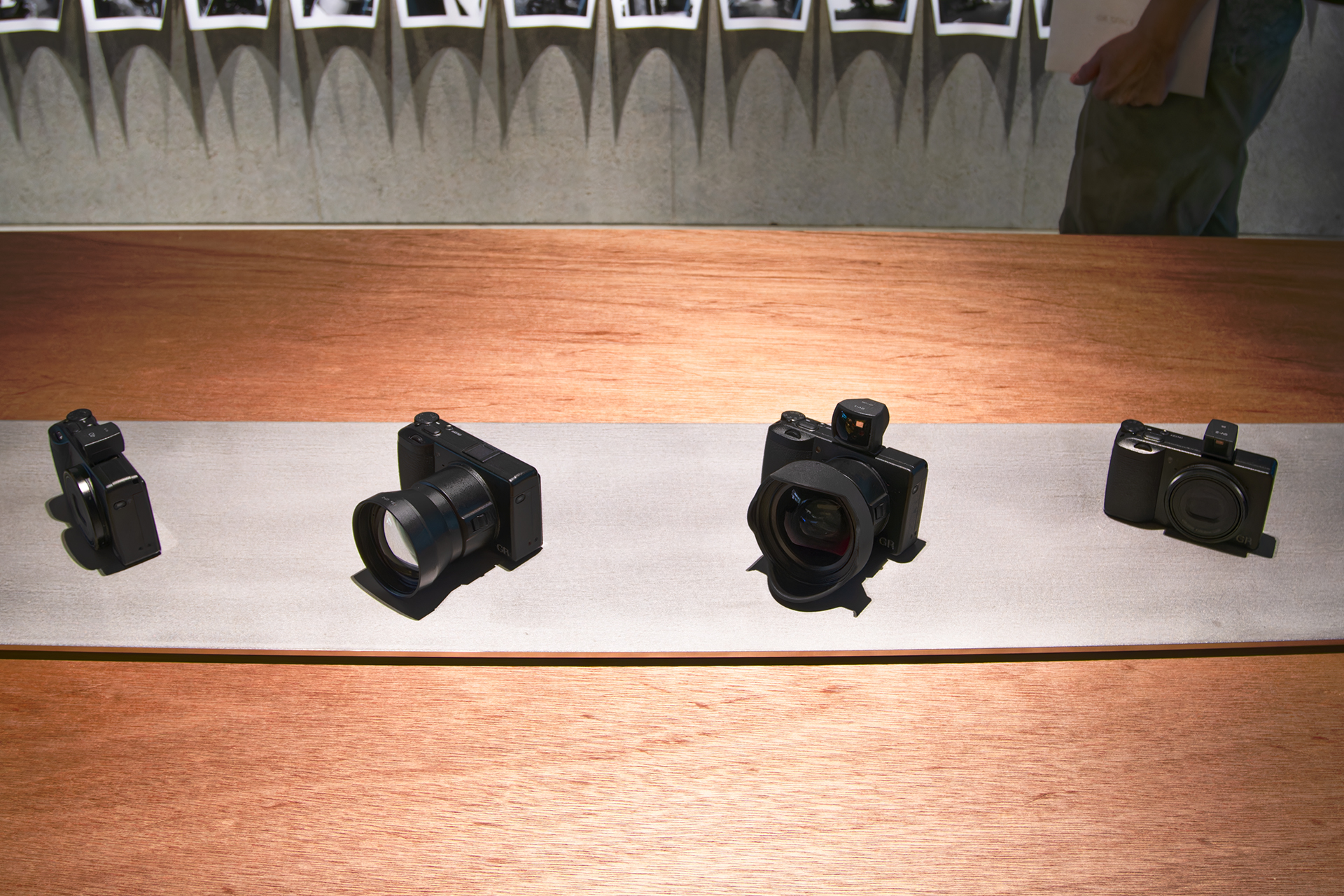 アクセサリーなどを装着したGRも展示