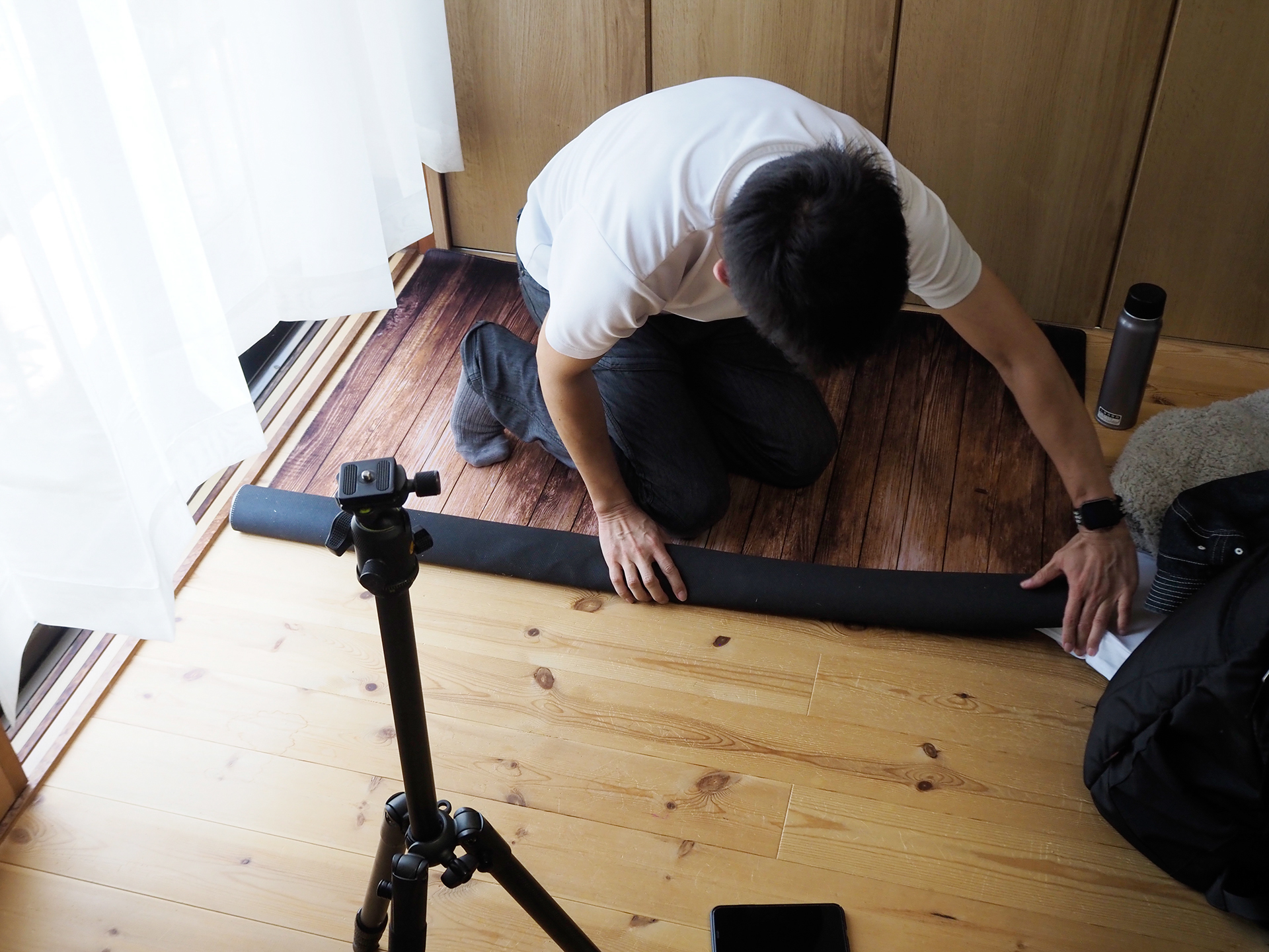 自然光が入る窓際にセットを用意