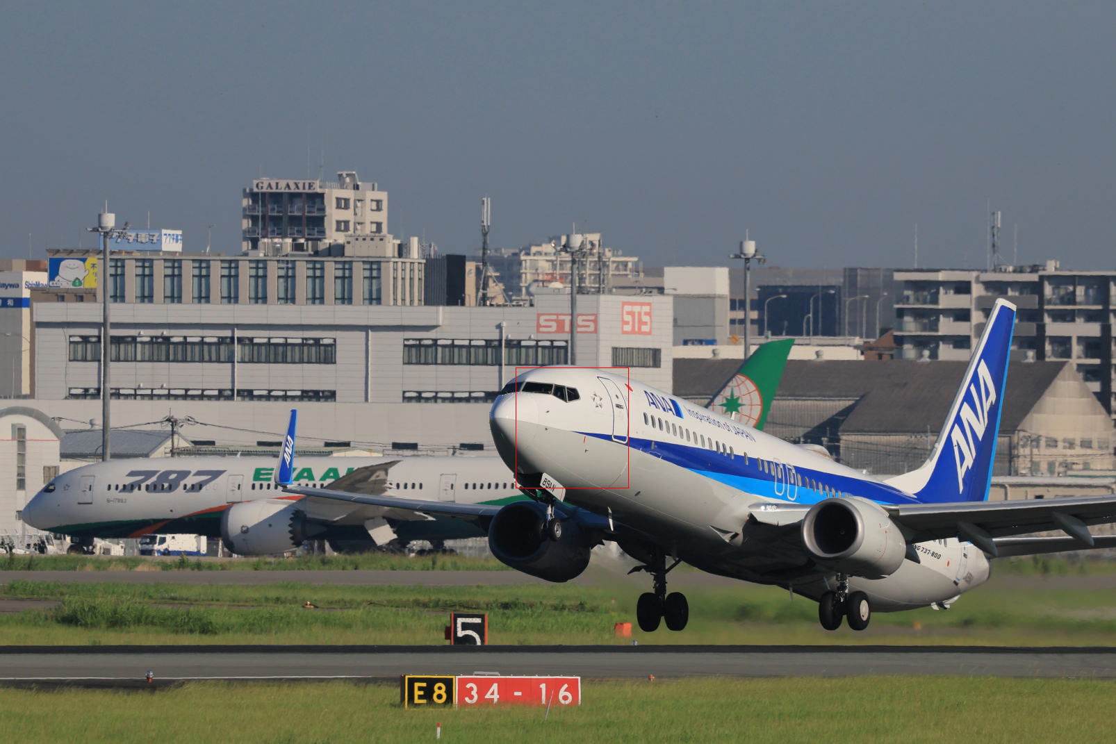 コックピット付近を検出してトラッキングが続けられていることが分かる