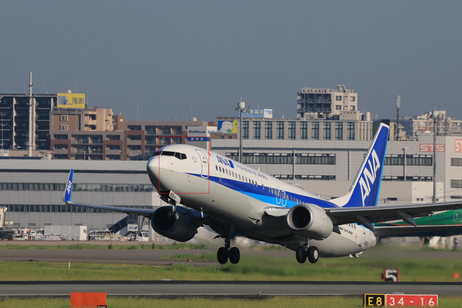 コックピット付近を検出してトラッキングが続けられていることが分かる