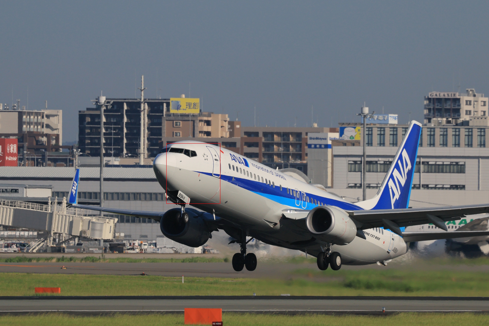 コックピット付近を検出してトラッキングが続けられていることが分かる