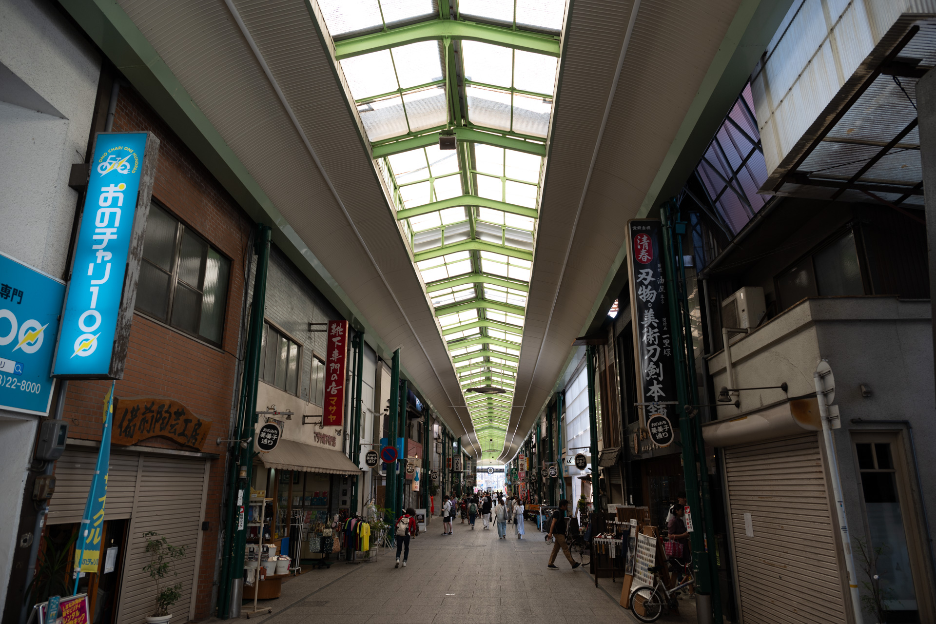 アーケードなので暑さは多少和らいでいた