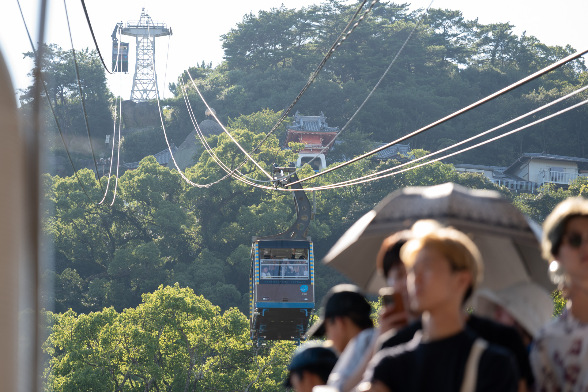 ロープウェイで展望台へ