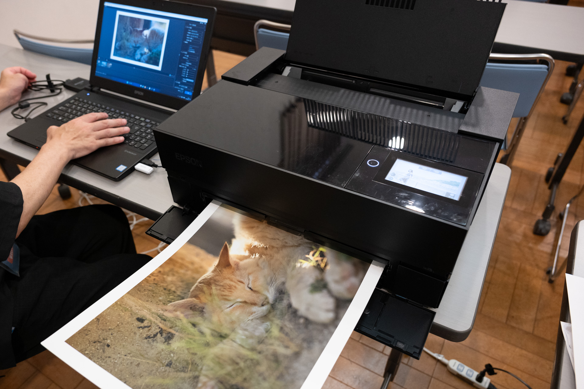 エプソン SC-PX1Vでプリントしているところ