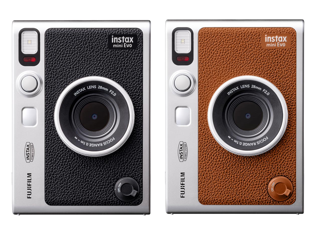 instax mini Evoの通常モデル。左からブラック、ブラウン