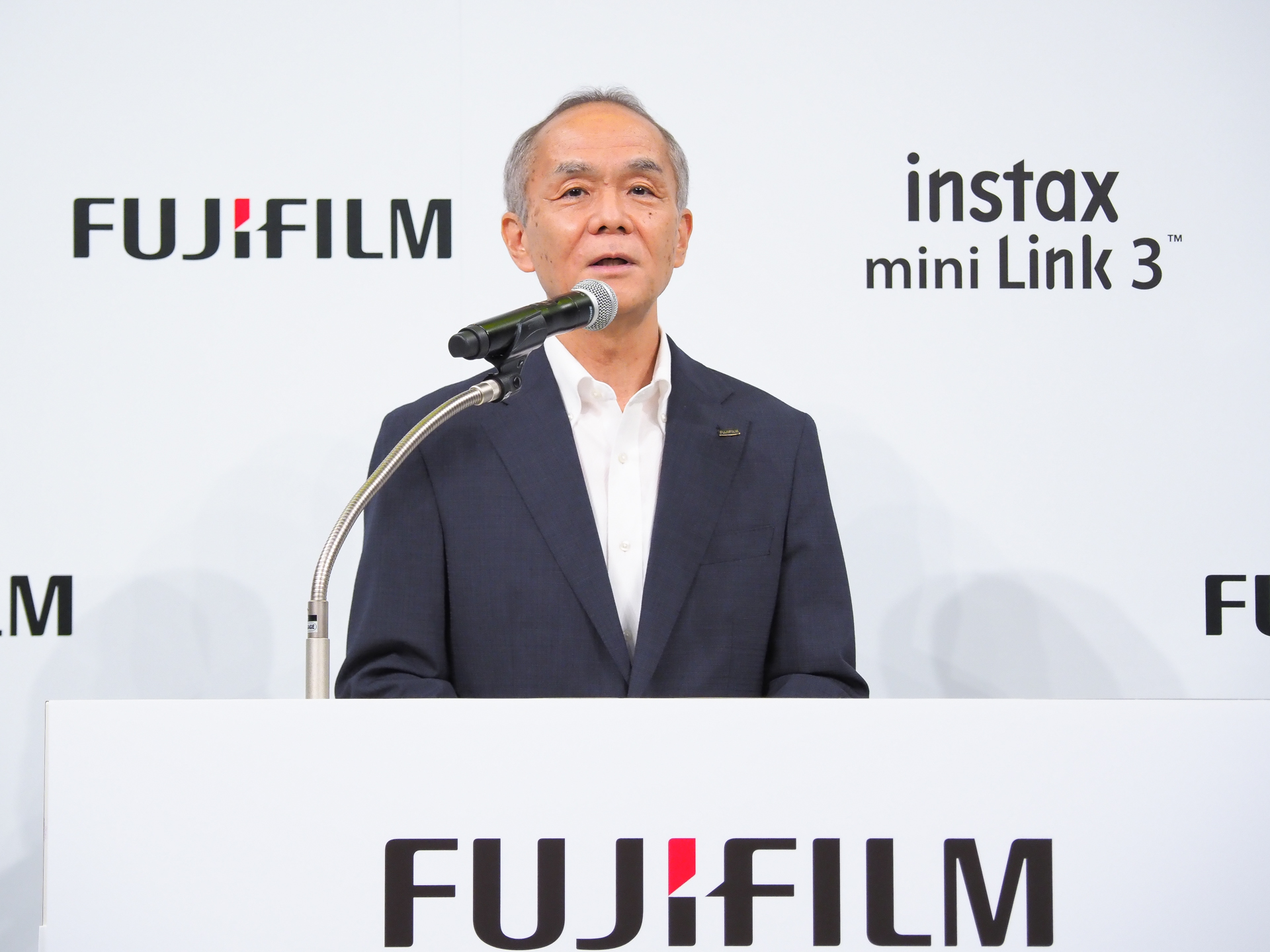 富士フイルム株式会社 取締役・専務執行役員 イメージングソリューション事業部長 山元正人氏。富士フイルム「instax“チェキ”新製品発表会」にて