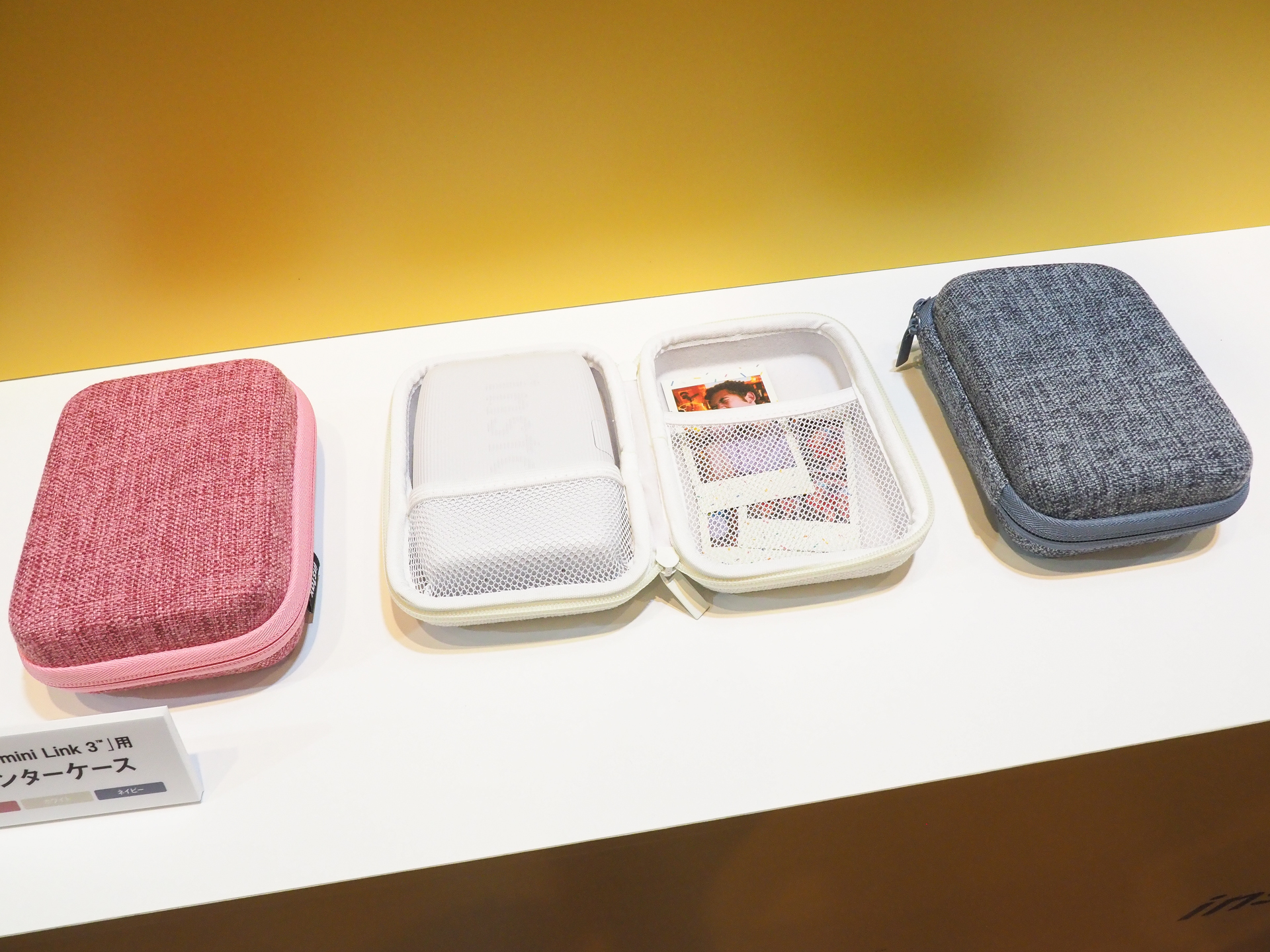 Link 3用のプリンターケースも新発売。従来モデルの収納にも対応する（店頭予想価格は2,380円前後）