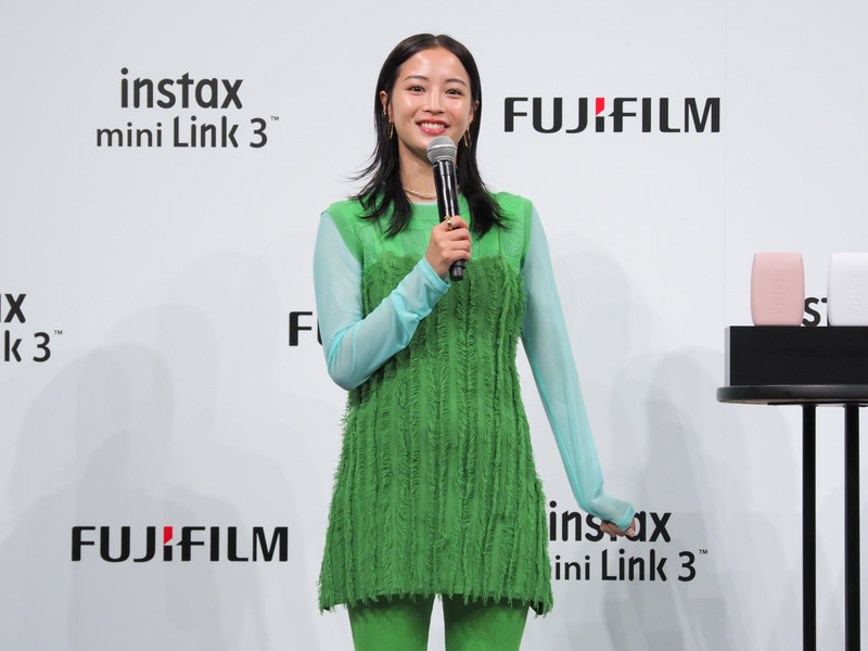 instax mini Link 3」のテレビCMに広瀬すずさんと横浜流星さんが登場