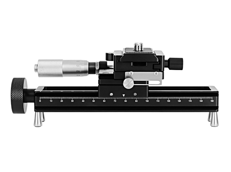 2つのハンドルで厳密なピント調整が可能なマクロフォーカシングレール