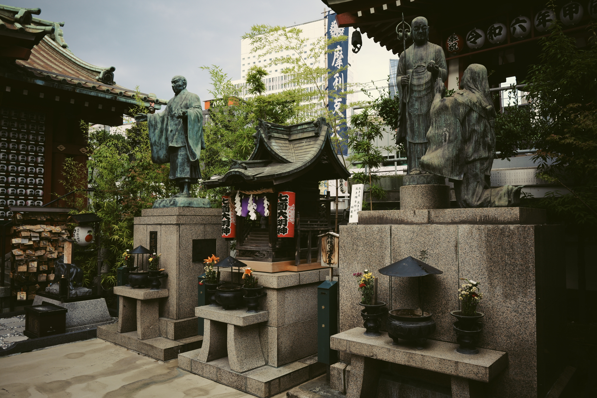 Sample LUT 1。暖色系のレトロなイメージ