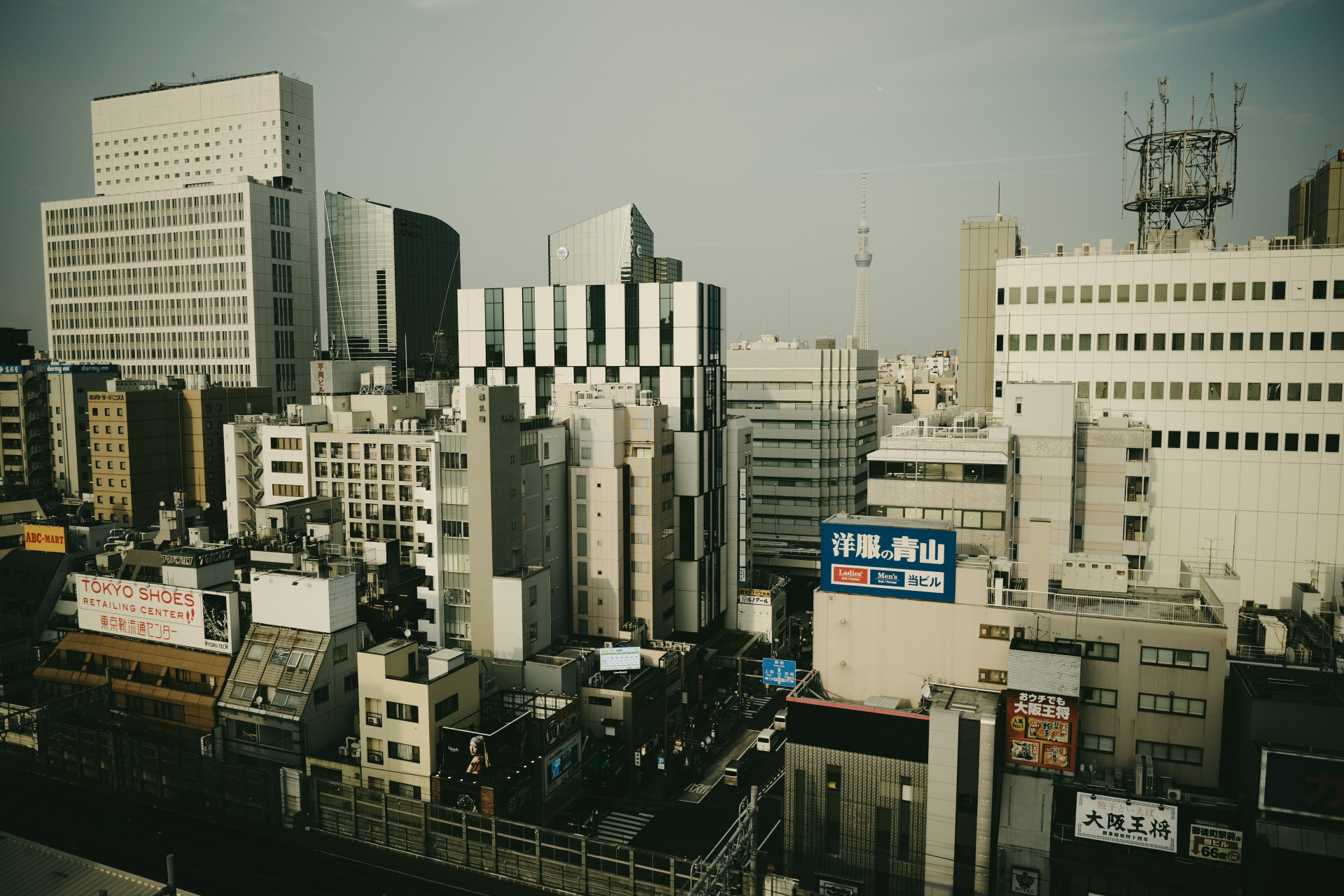 Sample LUT 1とSample LUT 2をそれぞれ濃度100％で重ねたもの。変化がより大きくなるようだ