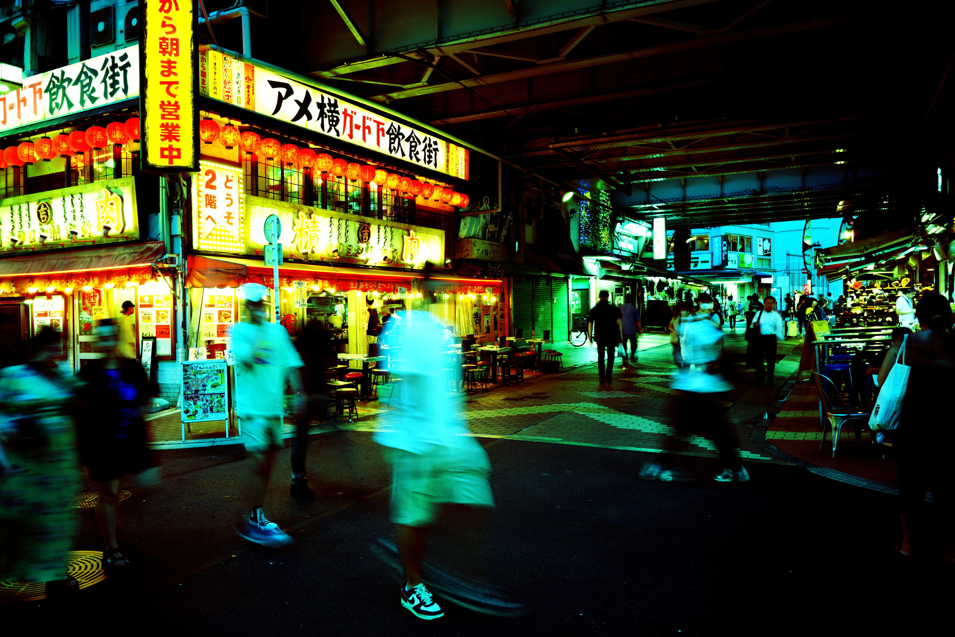 LUMIX Labで筆者が作成したLUTを使用した例。サイバーパンク風になった。こうしたルックが背面モニターで見ながら撮れるのはおもしろい