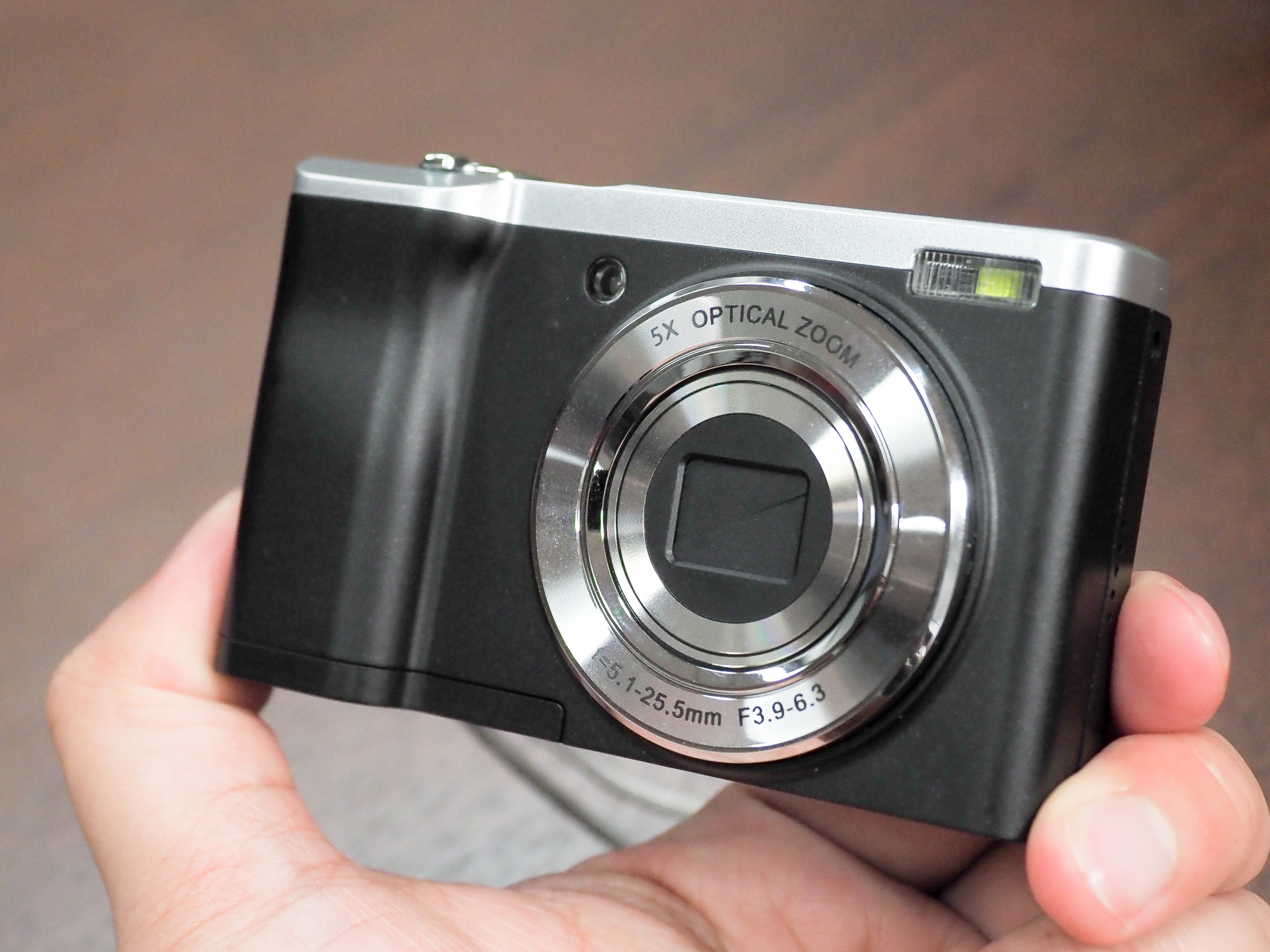 グリップの有無は使い心地に大きな影響をもたらす。全体的なデザインにはどことなく可愛らしさも兼ね備えている