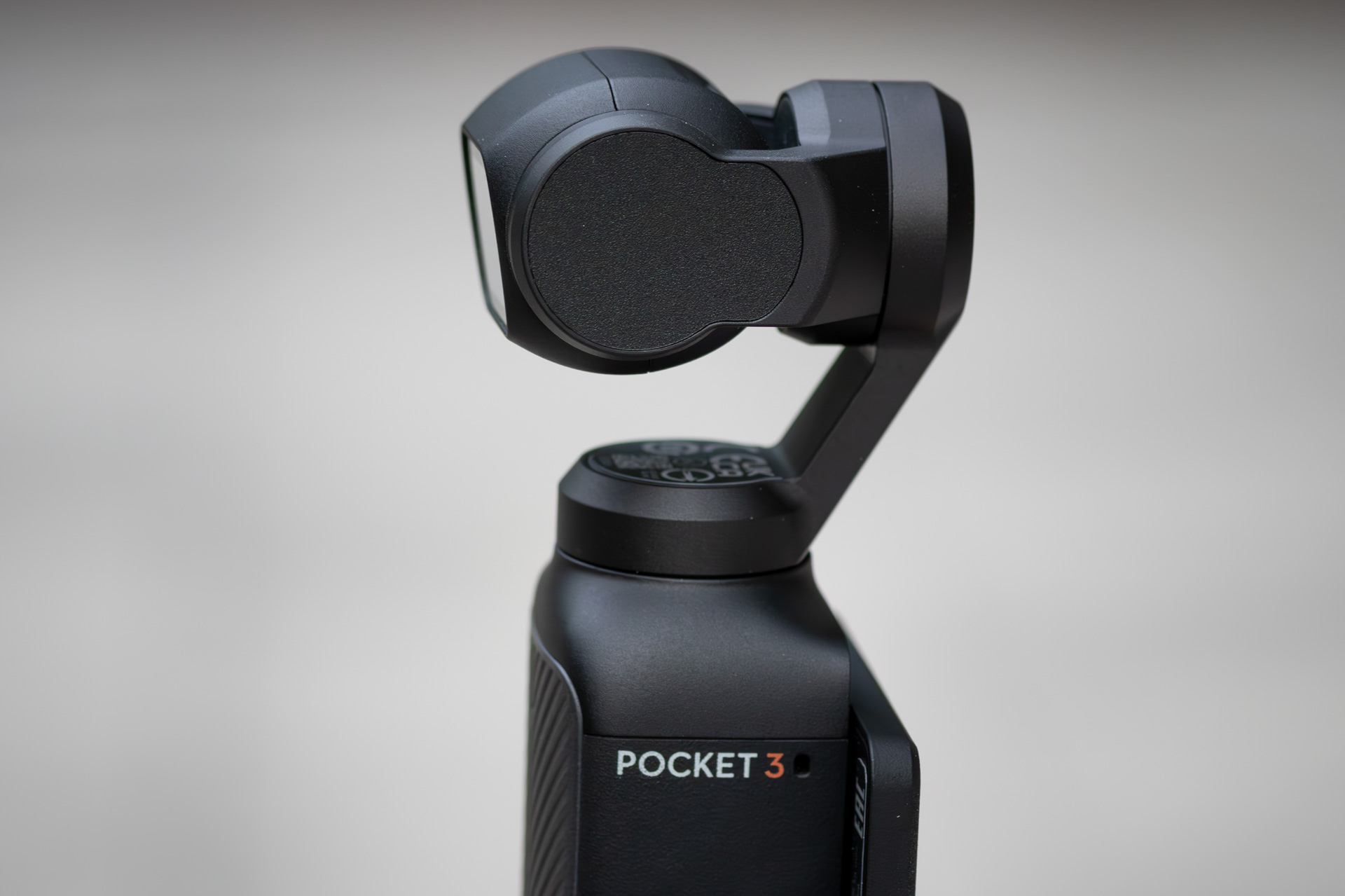 特徴的なジンバルヘッドも見慣れてきた