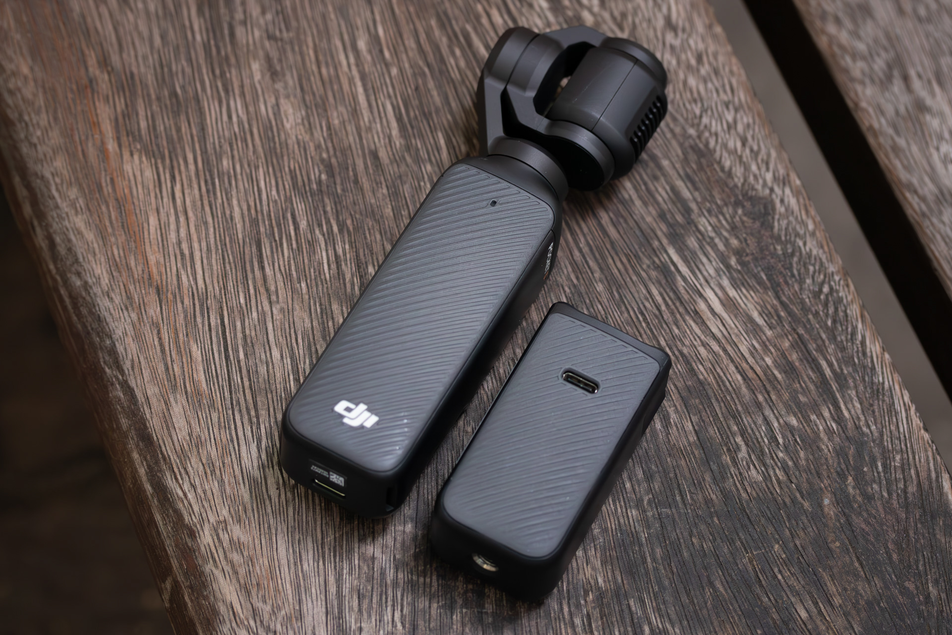 バッテリーハンドルを外したところ