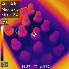 サーマルカメラで見るとしっかりと冷えております。一番冷たい所は−3.4℃になってる模様