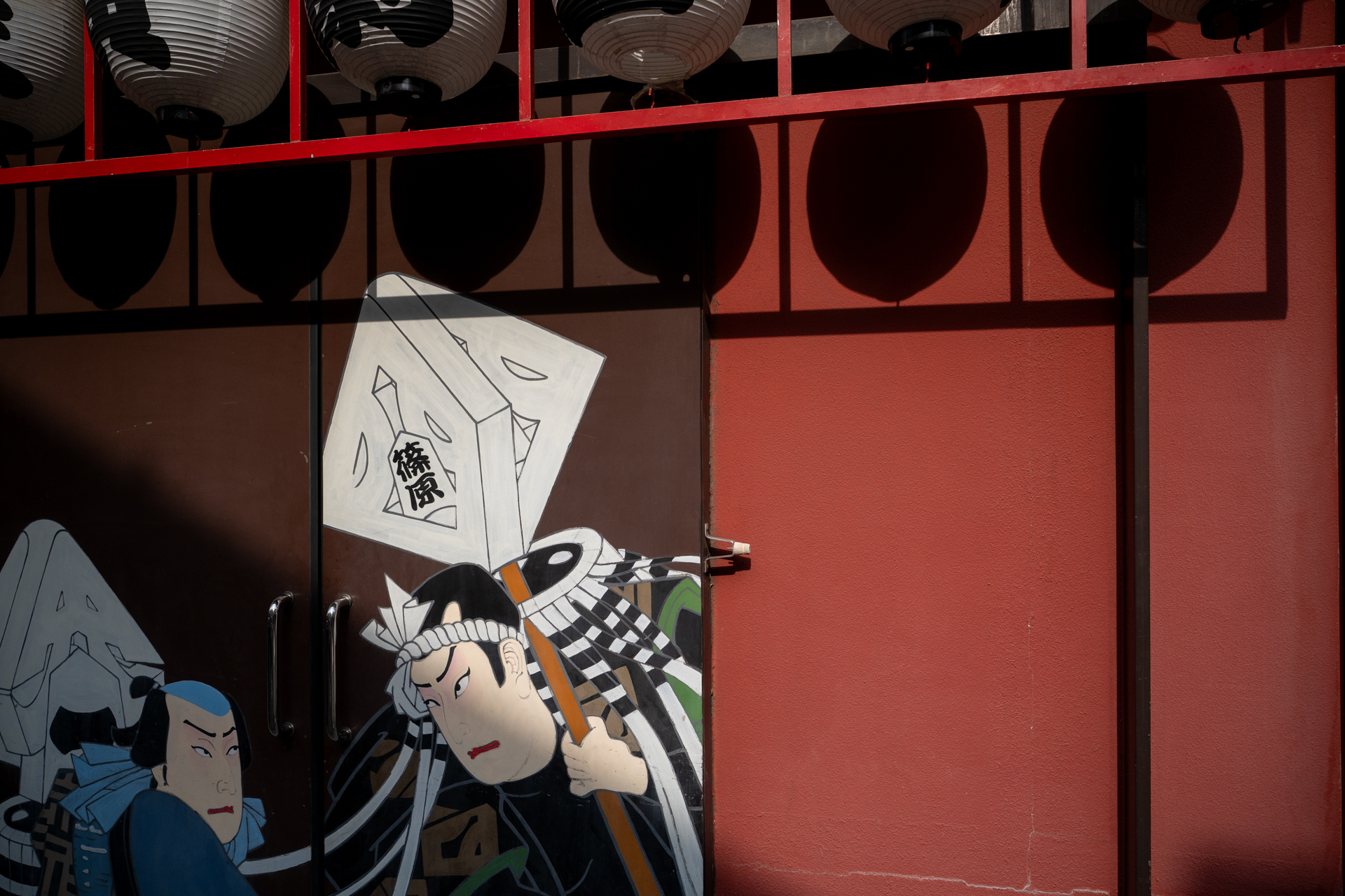 明暗差の大きいところを選んでみましたが、露出の落としどころ、階調の繋がり、シャドーの再現をみると、余裕を感じます。<br><span class="fnt-85">パナソニック LUMIX S9／SIGMA 24mm F3.5 DG DN｜Contemporary／プログラムAE（1/1,000秒、F8.0、−0.7EV）／ISO 400</span>