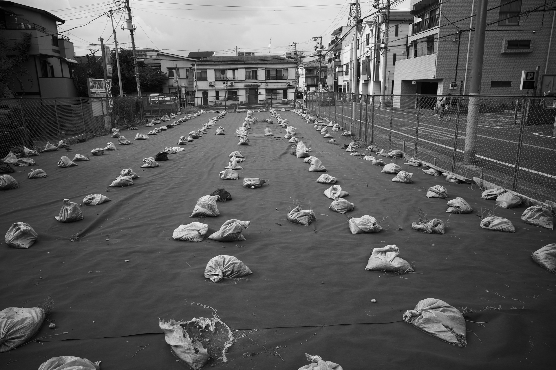 色気のない被写体だから、LEICAモノクローム設定で。シャドーから空のハイライトまで破綻のないよい再現性です。<br><span class="fnt-85">パナソニック LUMIX S9／SIGMA 24mm F3.5 DG DN｜Contemporary／プログラムAE（1/800秒、F8.0、−0.7EV）／ISO 400</span>