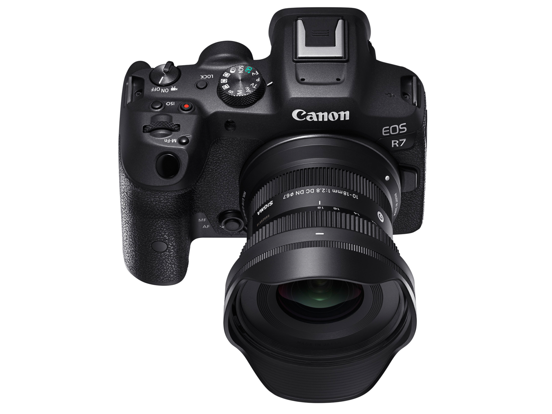 EOS R7に装着したイメージ