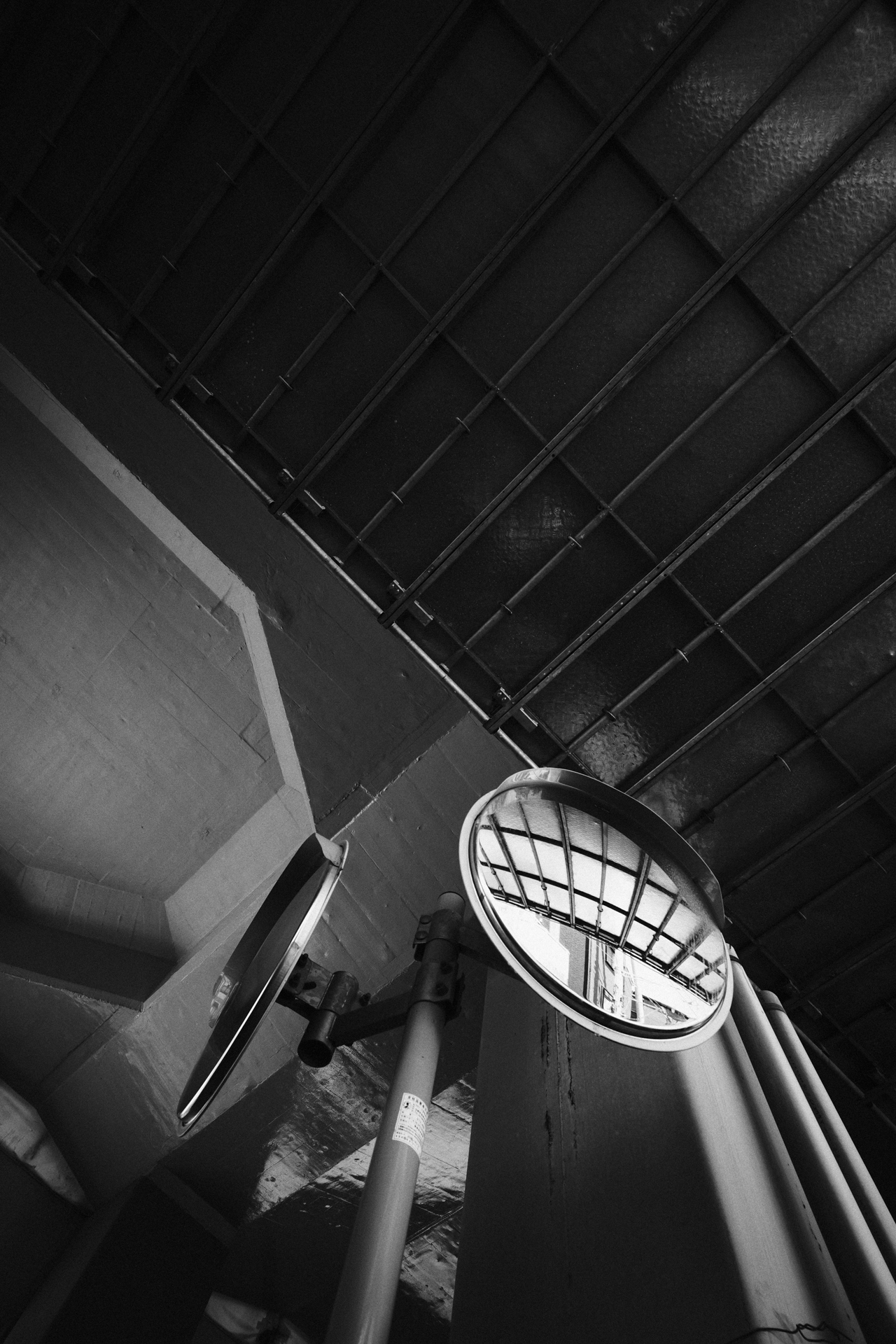 LUMIX S9／SUPER WIDE−HELIAR 15mm F4.5 Aspherical III／1/125秒／F4.5／ISO 640／WB: オート／フォトスタイル: LEICAモノクローム＋LUT: Old Cinema−S