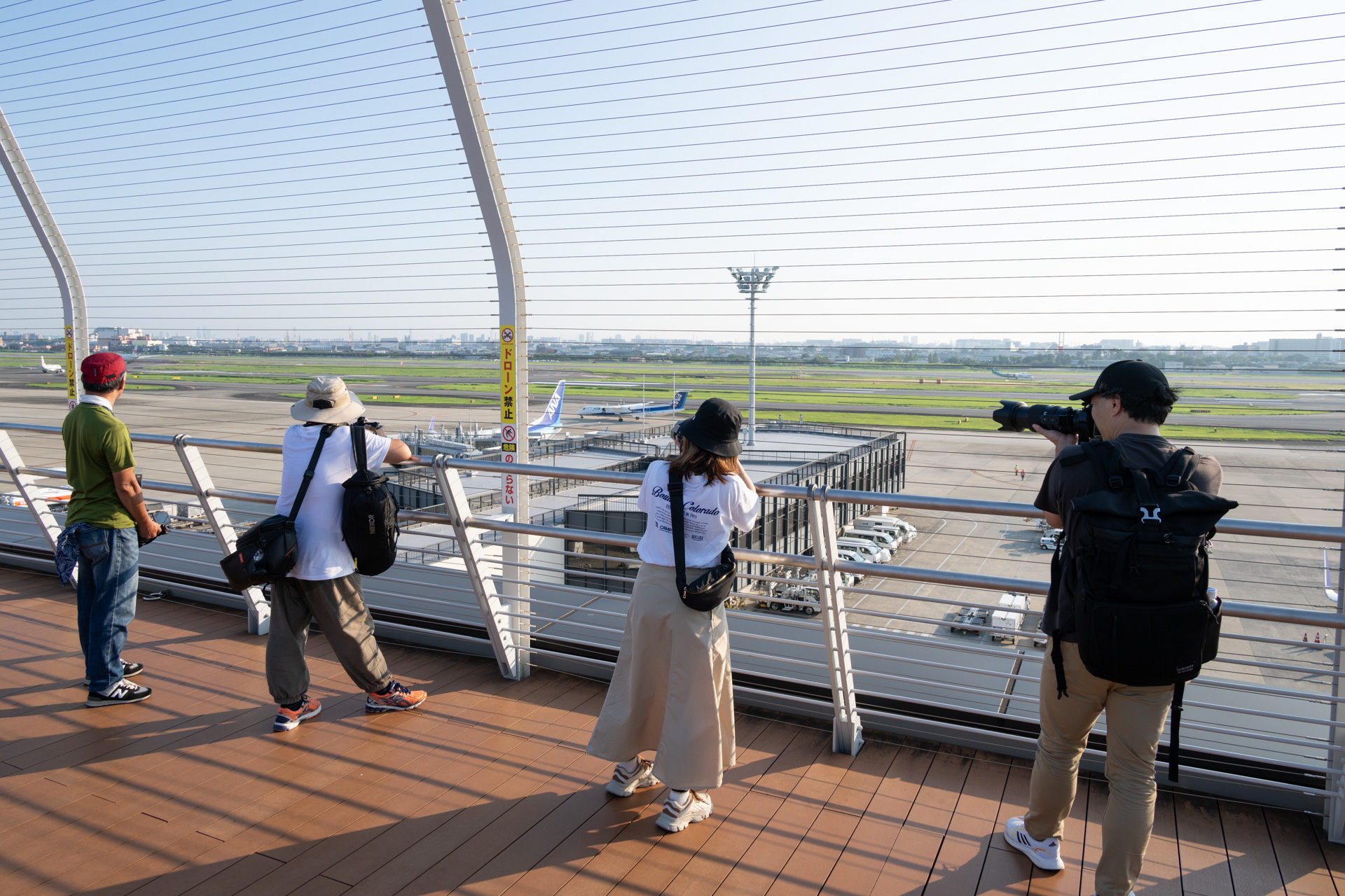 駐機している機体を近くで撮れる