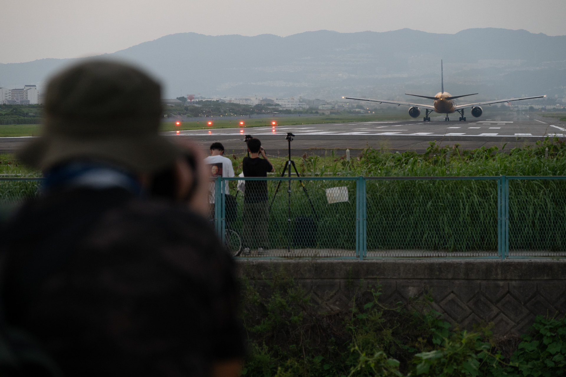 さっそく滑走路にレンズを向ける