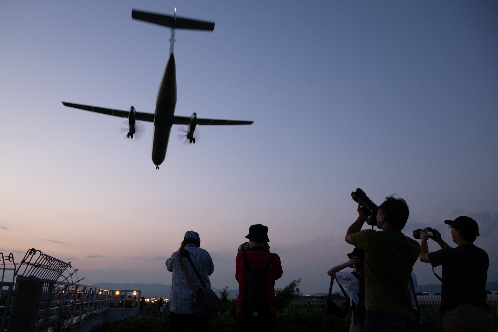 マジックアワーに機体が映える