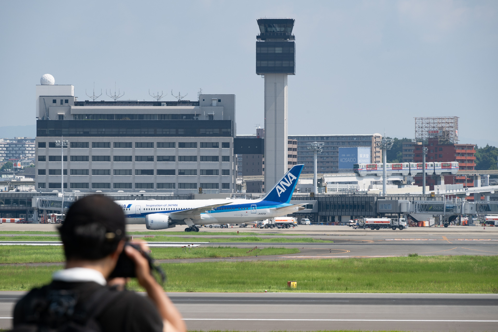 モノレールが走って来るタイミングも狙い目