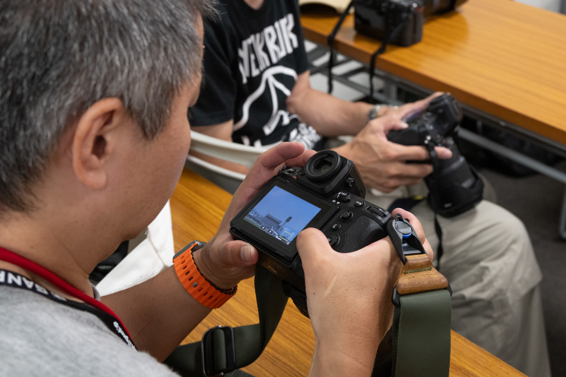 セレクト作業も真剣