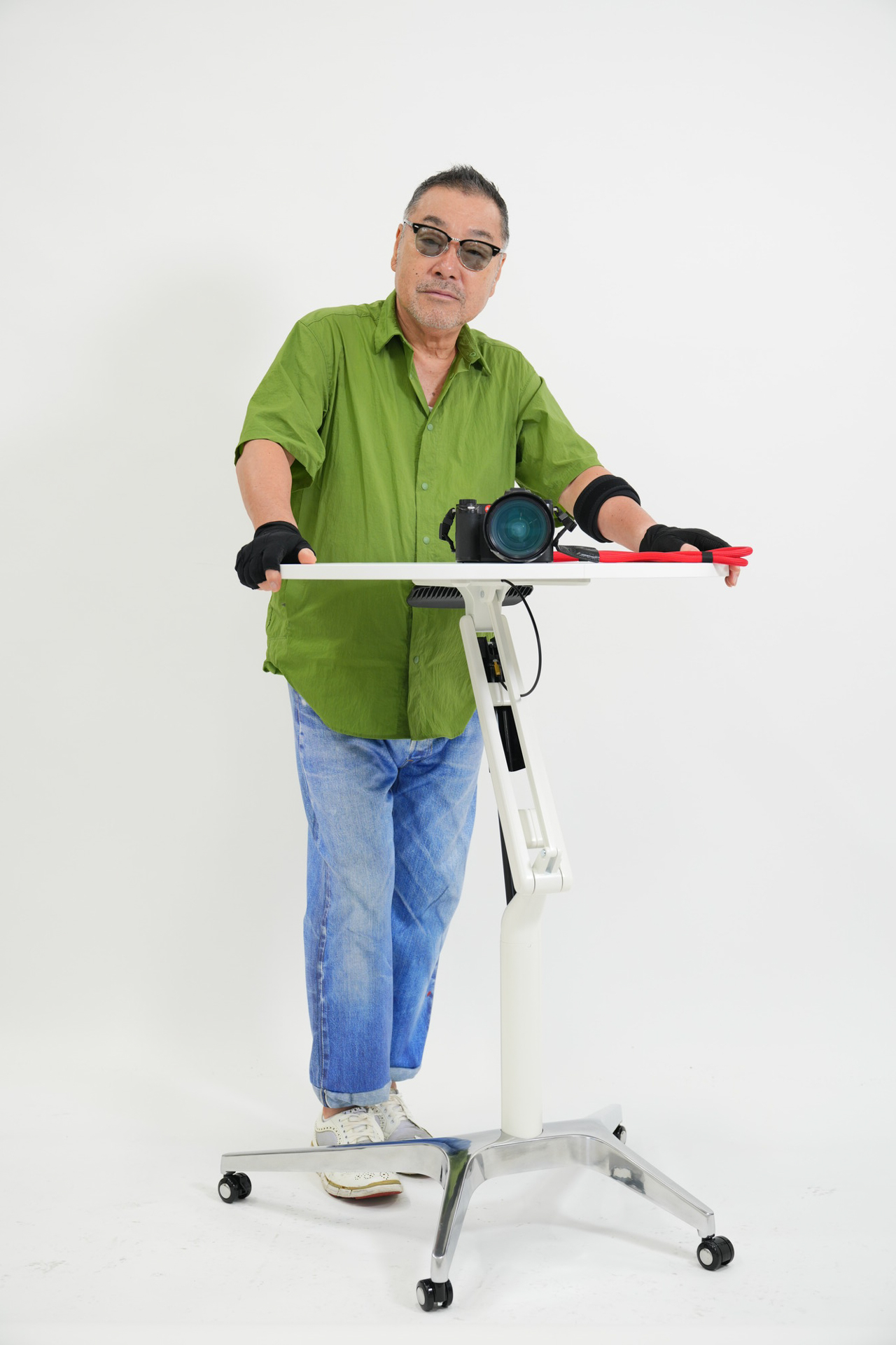 写真展「KAO」を株式会社オカムラのショールームで開催した際に目に留まり、普段使いでも撮影でも使えると思い手に入れた