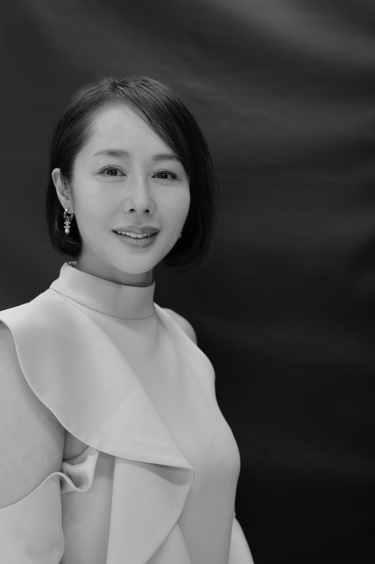 三木美加子（吉本興業所属）ライカ SL3／VARIO-ELMARIT-SL 1:2.8/24-70 ASPH.／絞り優先AE（F3.5、1/80秒、露出補正＋0.3EV）／ISO 800　用事に合わせて素敵な洋服を着てきてくれた