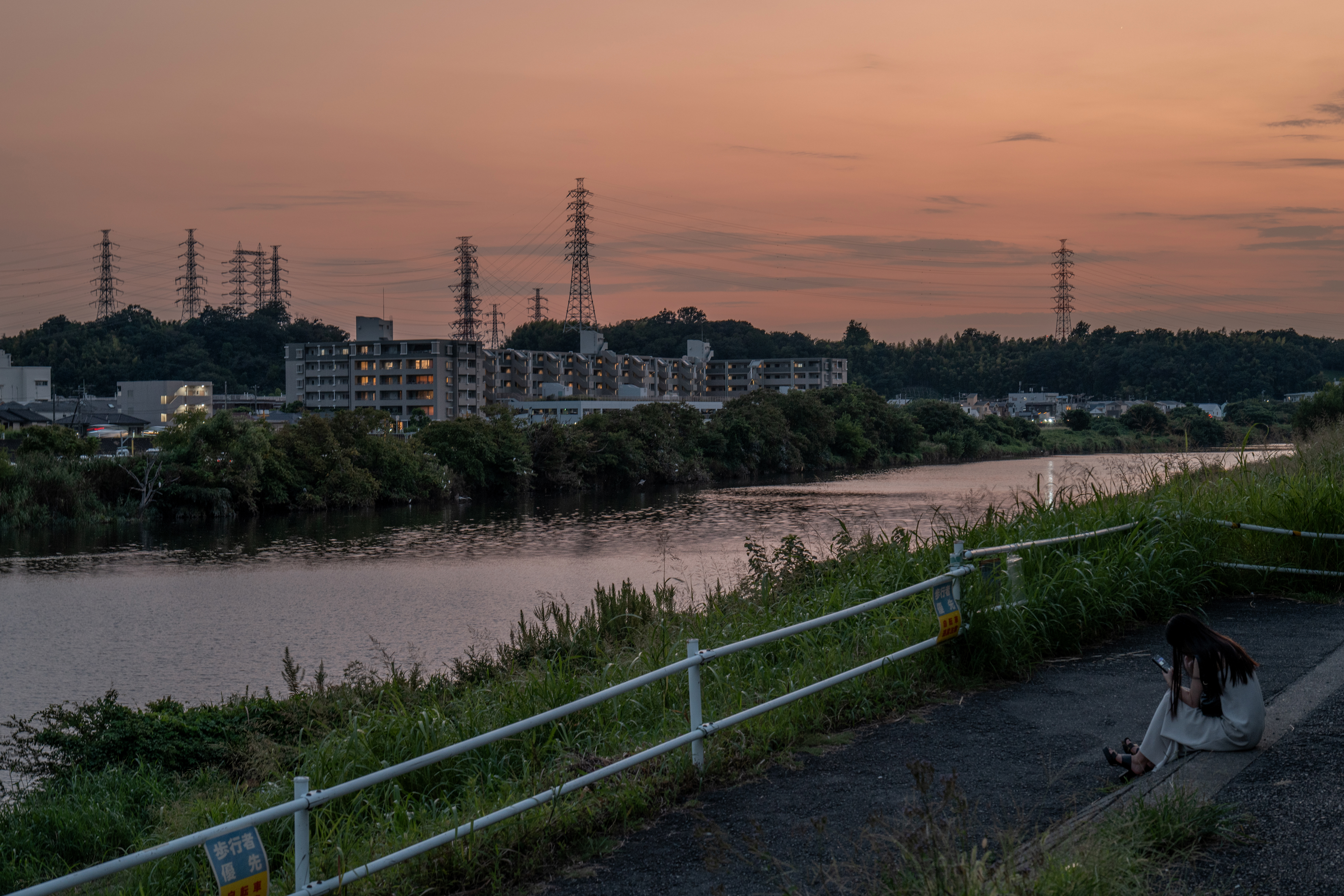 60mm相当で撮影。明暗差の大きなシーンなのでRAW現像時に階調調整を行った。RAW画像の素材性は優秀で大きめの調整でも破綻しにくい<br><span class="fnt-85">ライカQ3 43／ライカ アポ・ズミクロン f2/43mm ASPH.／絞り優先AE（F5.6・1/5秒・－1.3EV）／ISO 200</span>