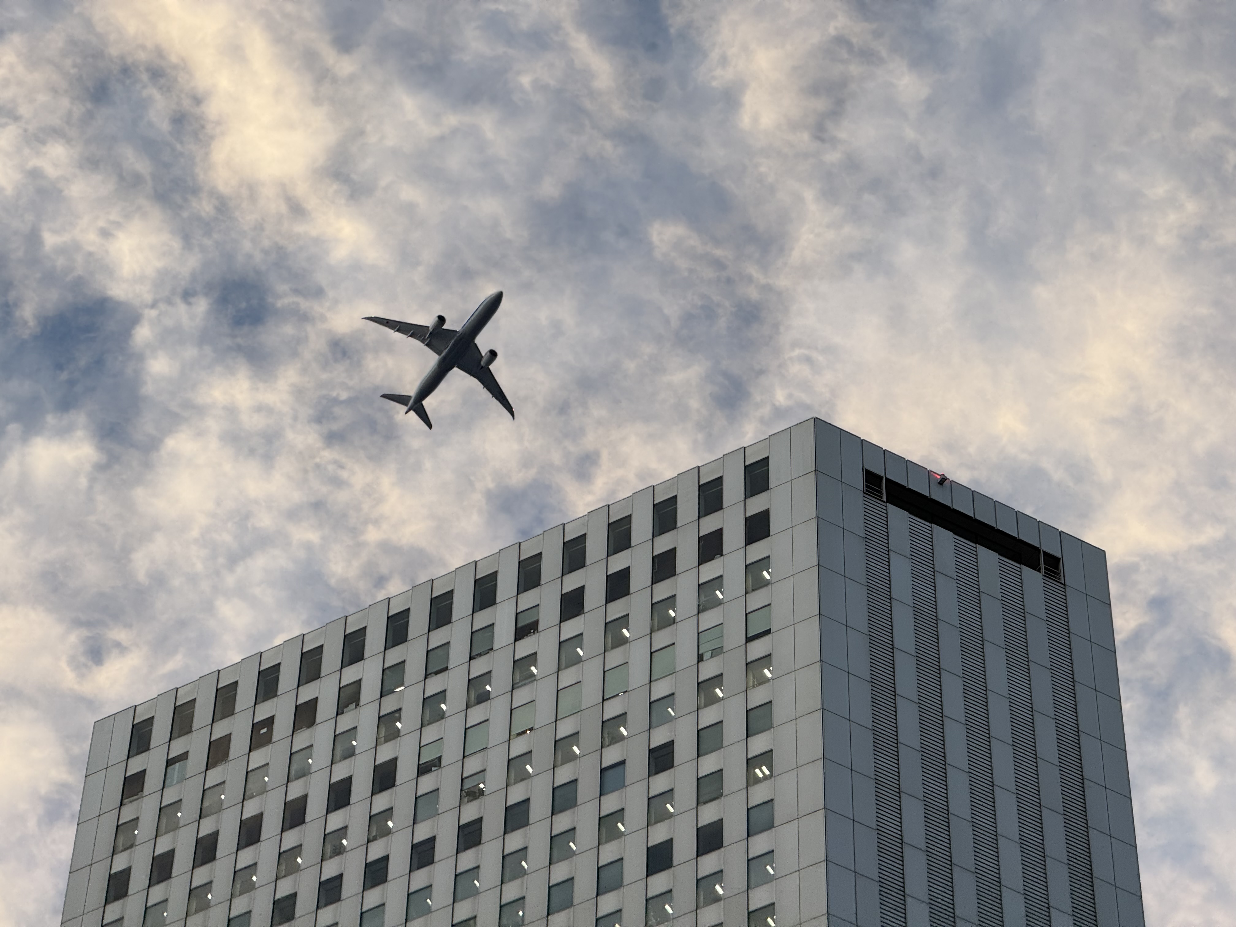 iPhone 16 Pro／15.56mm／120mm相当／1/100秒／F2.8／ISO 50