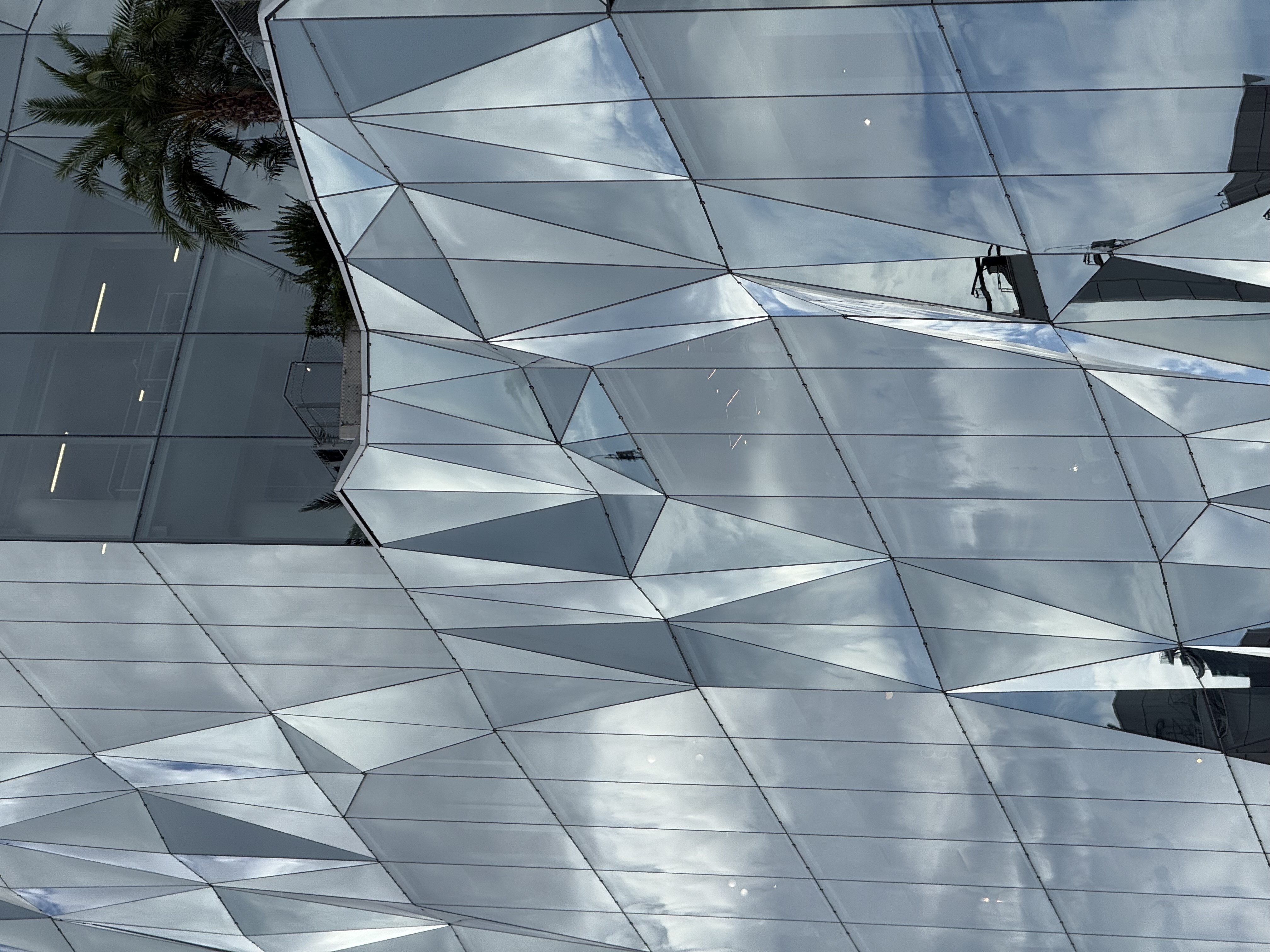 iPhone 16 Pro／15.66mm／120mm相当／1/100秒／F2.8／ISO 50