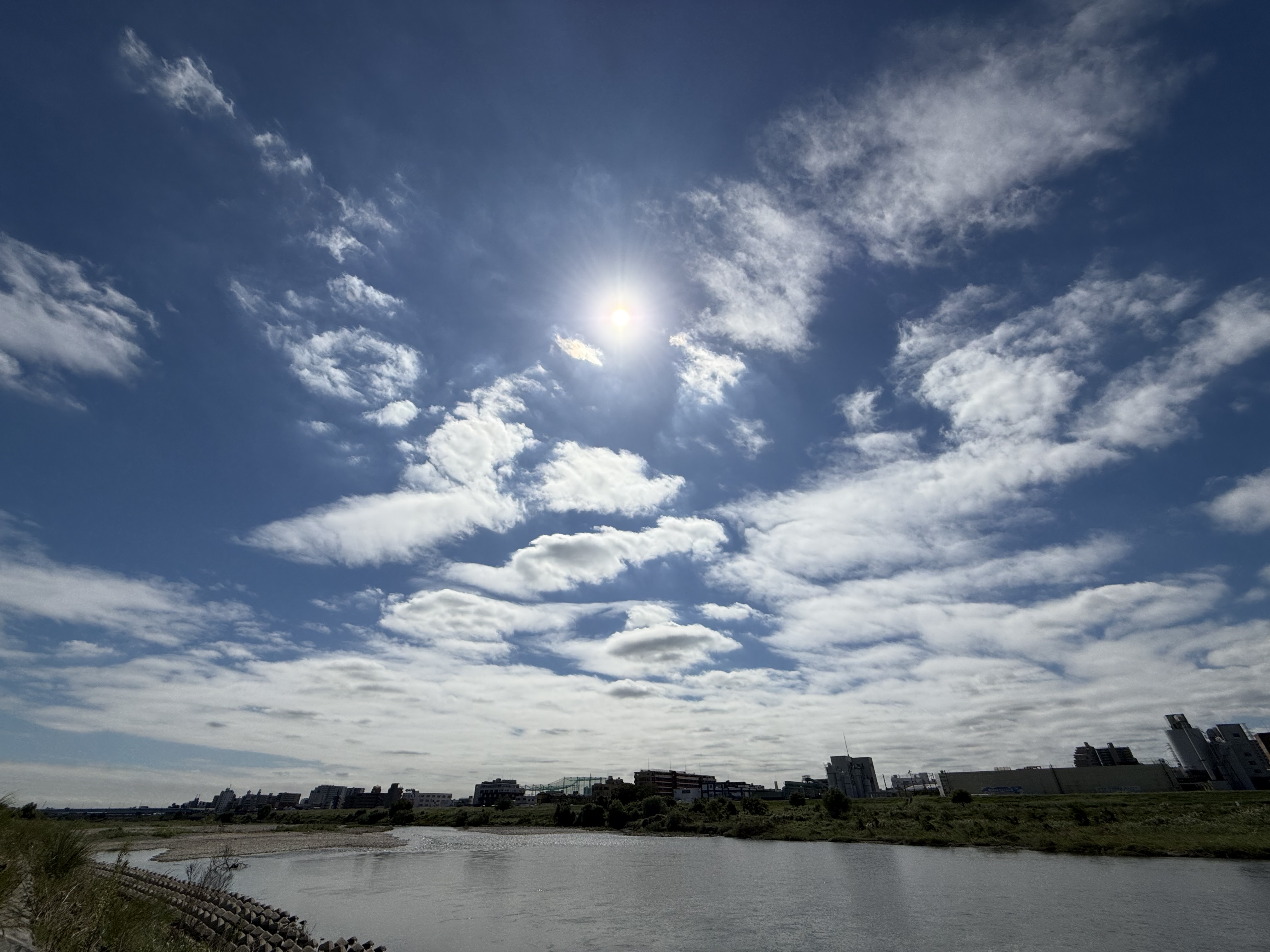 iPhone 16 Pro／2.22mm／14mm相当／1/14,700秒／F2.2／ISO 40