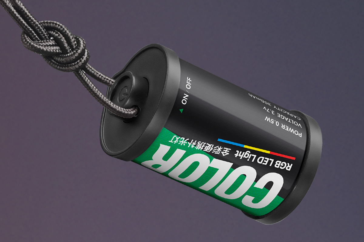 ストラップ通し穴