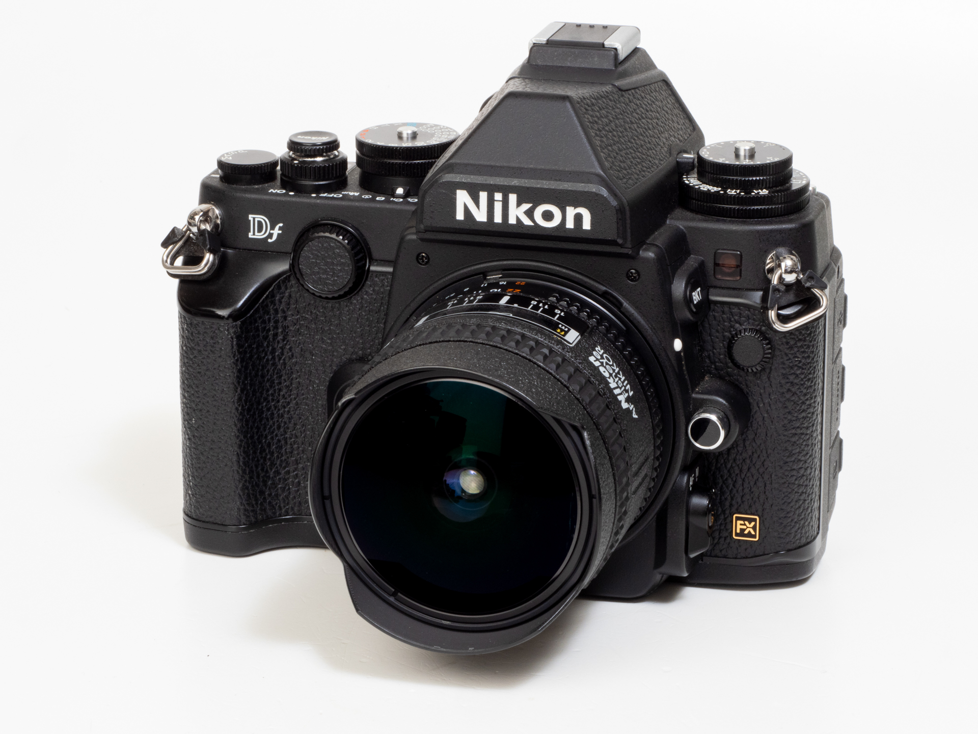 ダイレクトな装着感が好きなのでニコンDfで使いました。少々古いレンズですが、明暗差のあるところでもフリンジの発生もさほど気にならず優秀な描写をします。ただ、絞りの効きは感じる方ですね。絞り環のないFマウントニッコールは購入できないといううちの家訓を守っているために新レンズに更新できないのですが、この描写ならZにも使えそうだし、死ぬまで更新しなくて済みそうです。